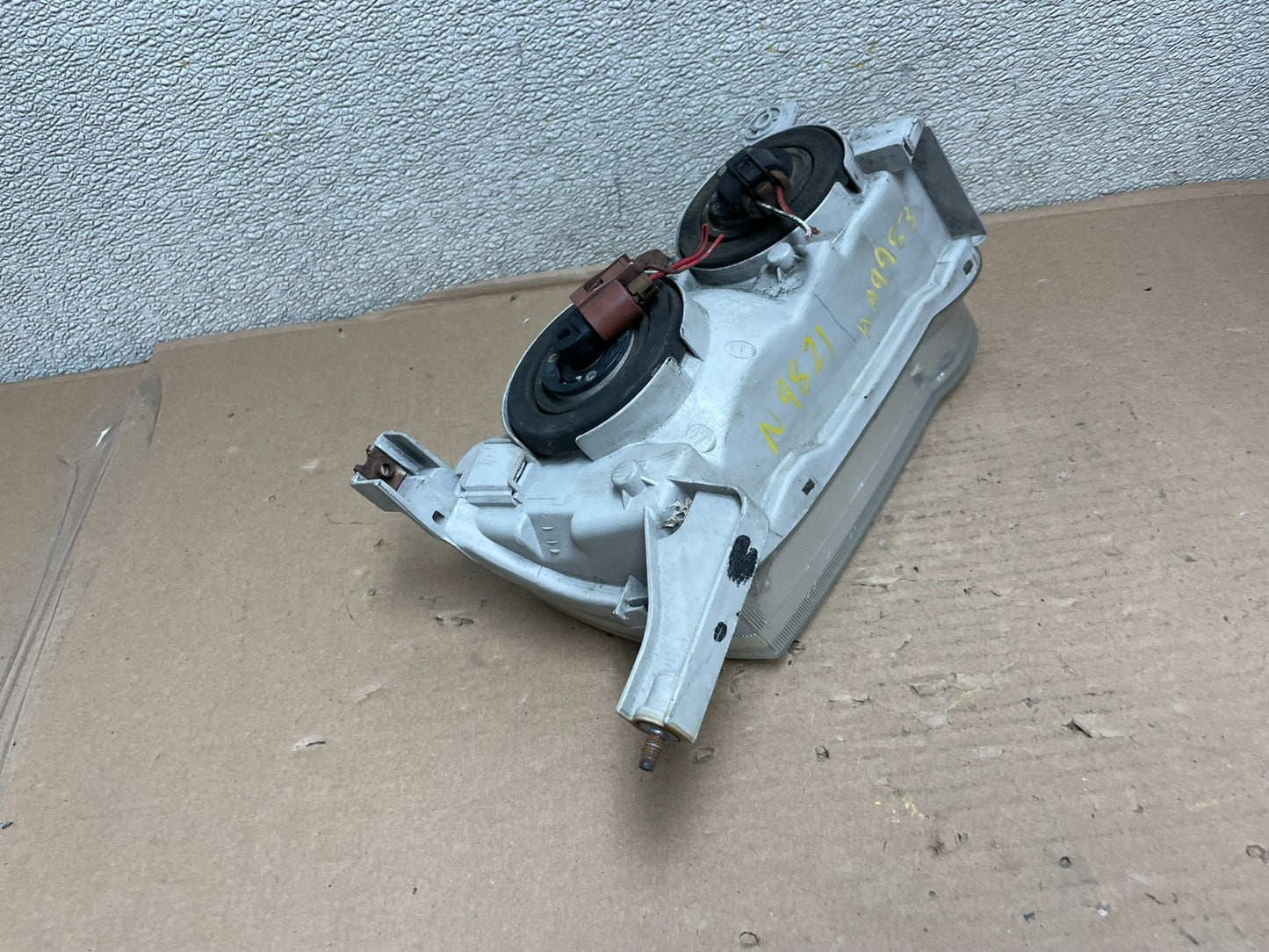 2001 2002 Toyota Corolla Left Driver LH Side Halogen Headlight AA9983 DW5