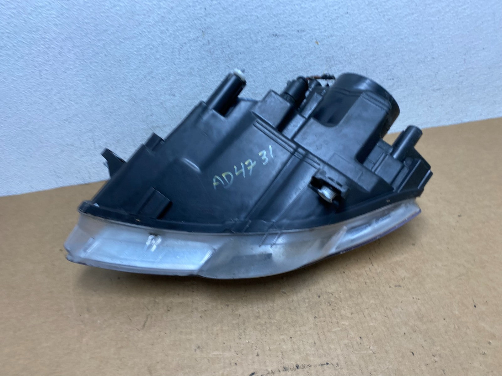 2006-2010 Volkswagen Passat Right Passenger Side Halogen Headlight AD4731 DW7