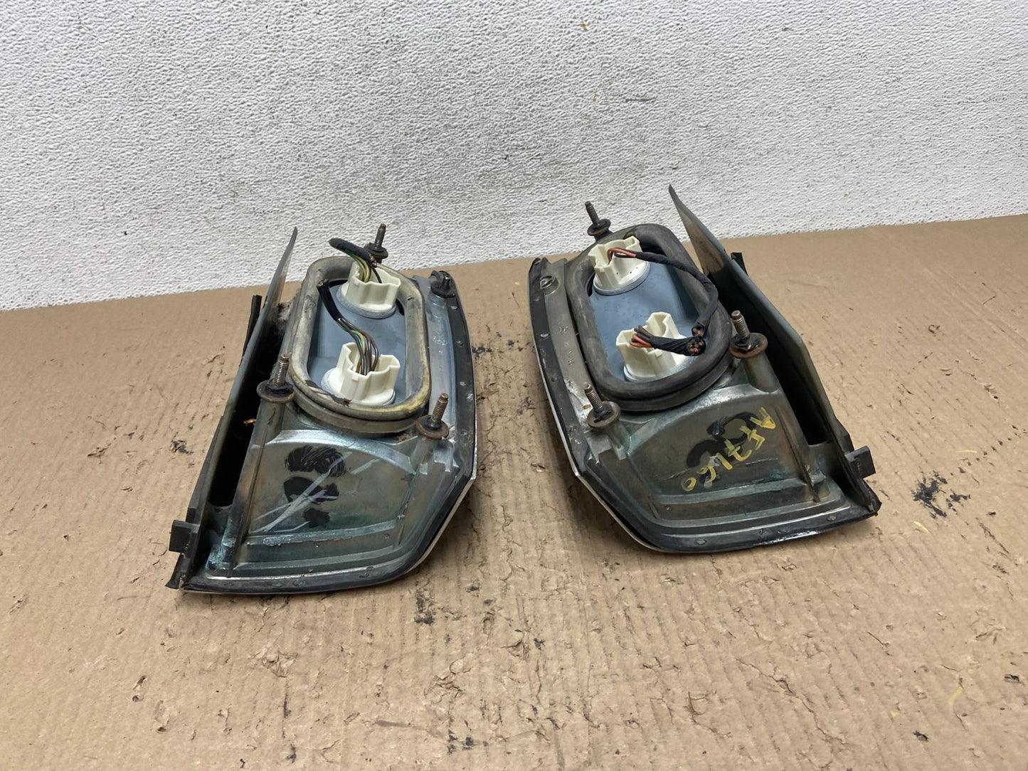 1990 to 1994 Lincoln Town Car Left+Right Side Tail Lights AF7160 DW7