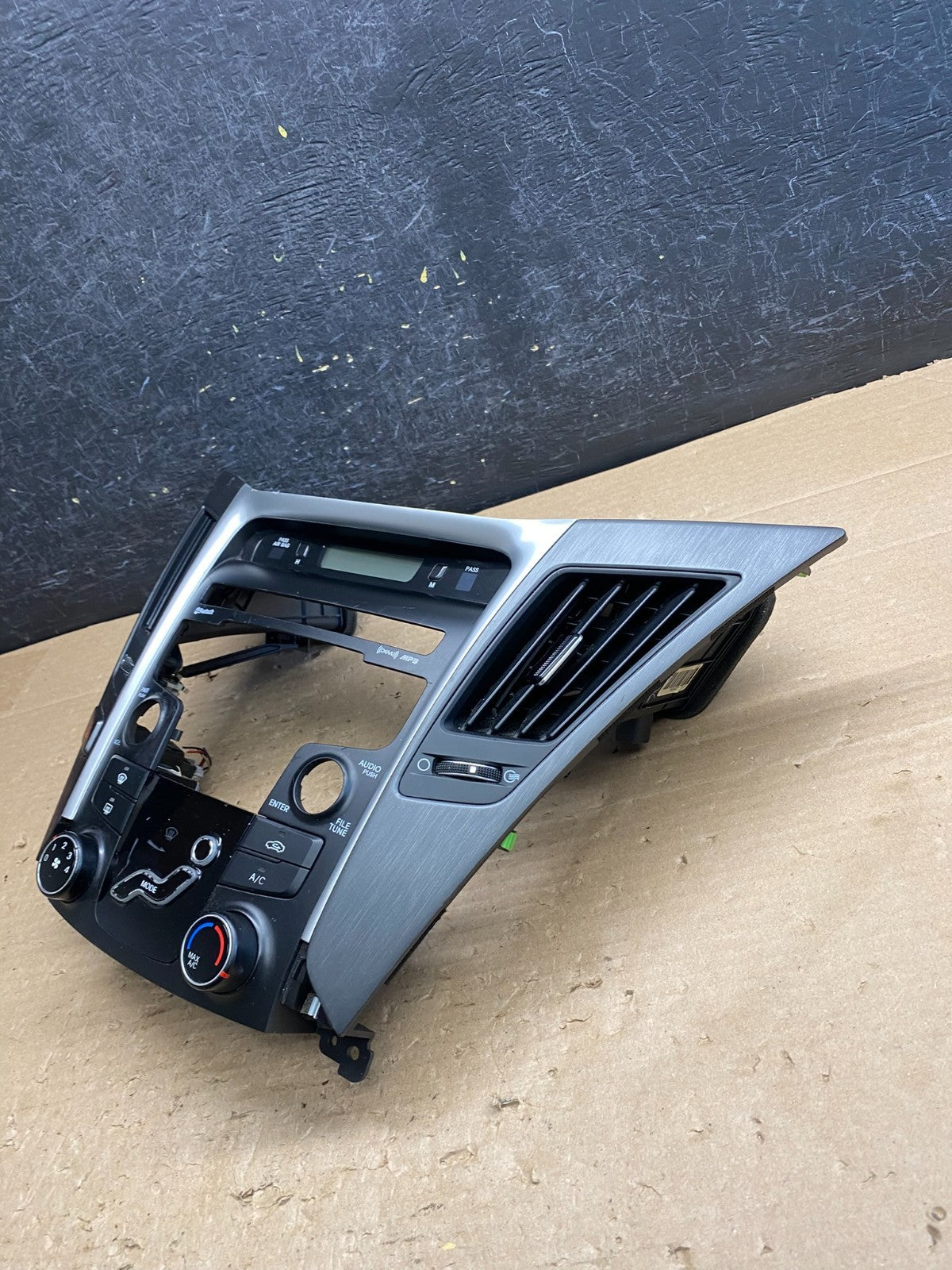 2011 - 2014 Hyundai Sonata Center Radio Climate Control Air Vent Bezel AG8469 DG5
