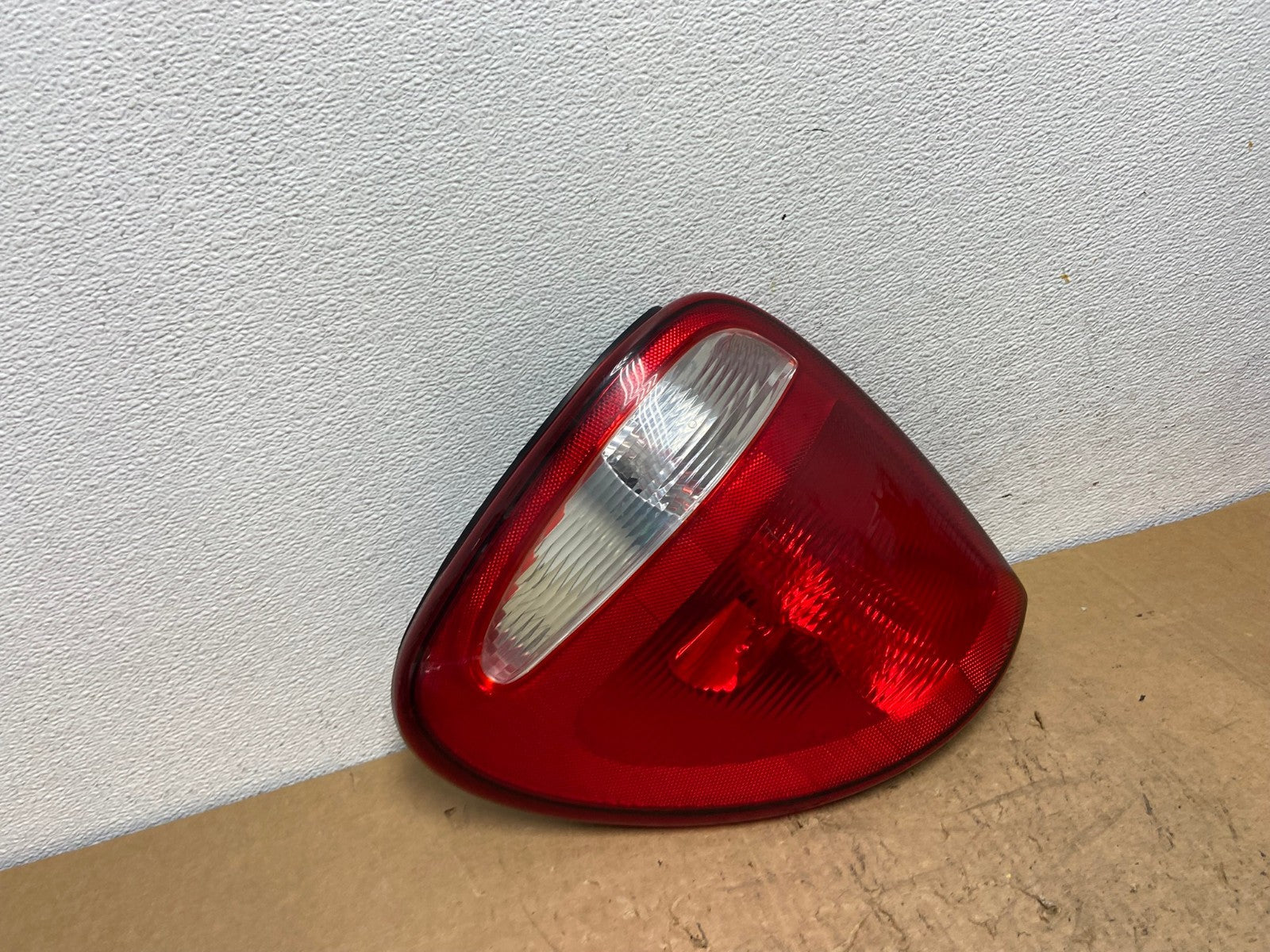 2001 2003 Dodge Grand Caravan Left Driver Lh Tail Light AD0669 LK2