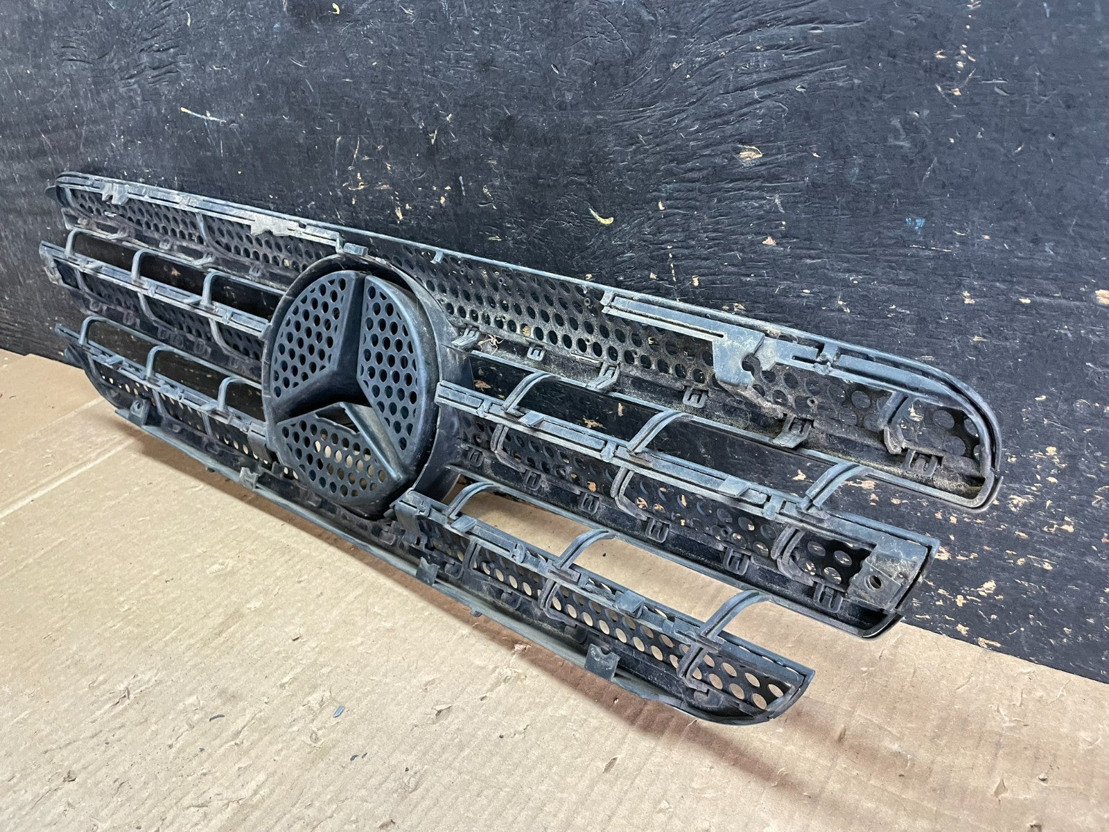 1998 to 2005 Mercedes-Benz ML320 Front Upper Grille Grill OEM ab3218 DG6
