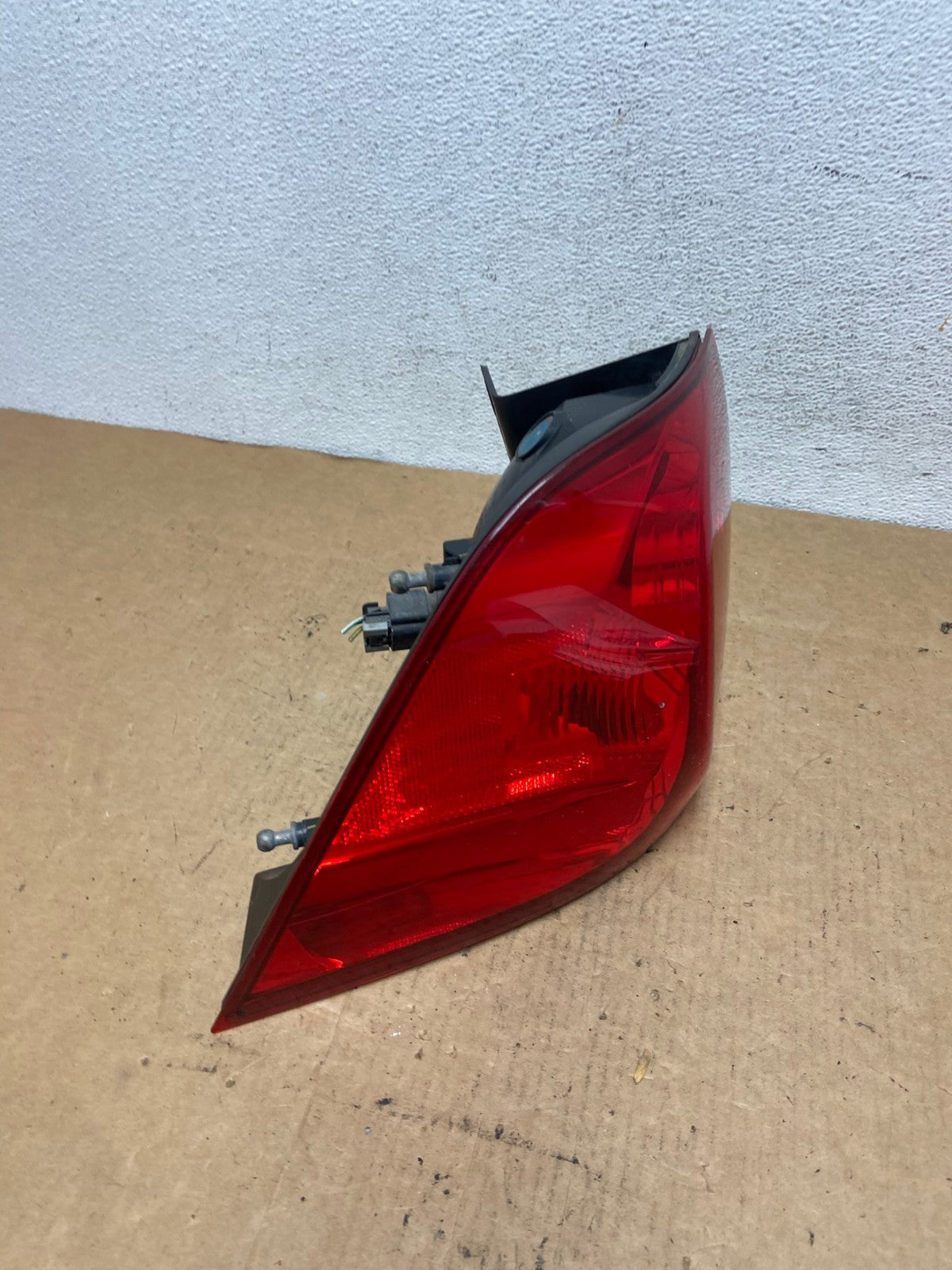 2009 to 2014 Volkswagen Routan Left Driver LH Side Tail Light AD4673 LK2
