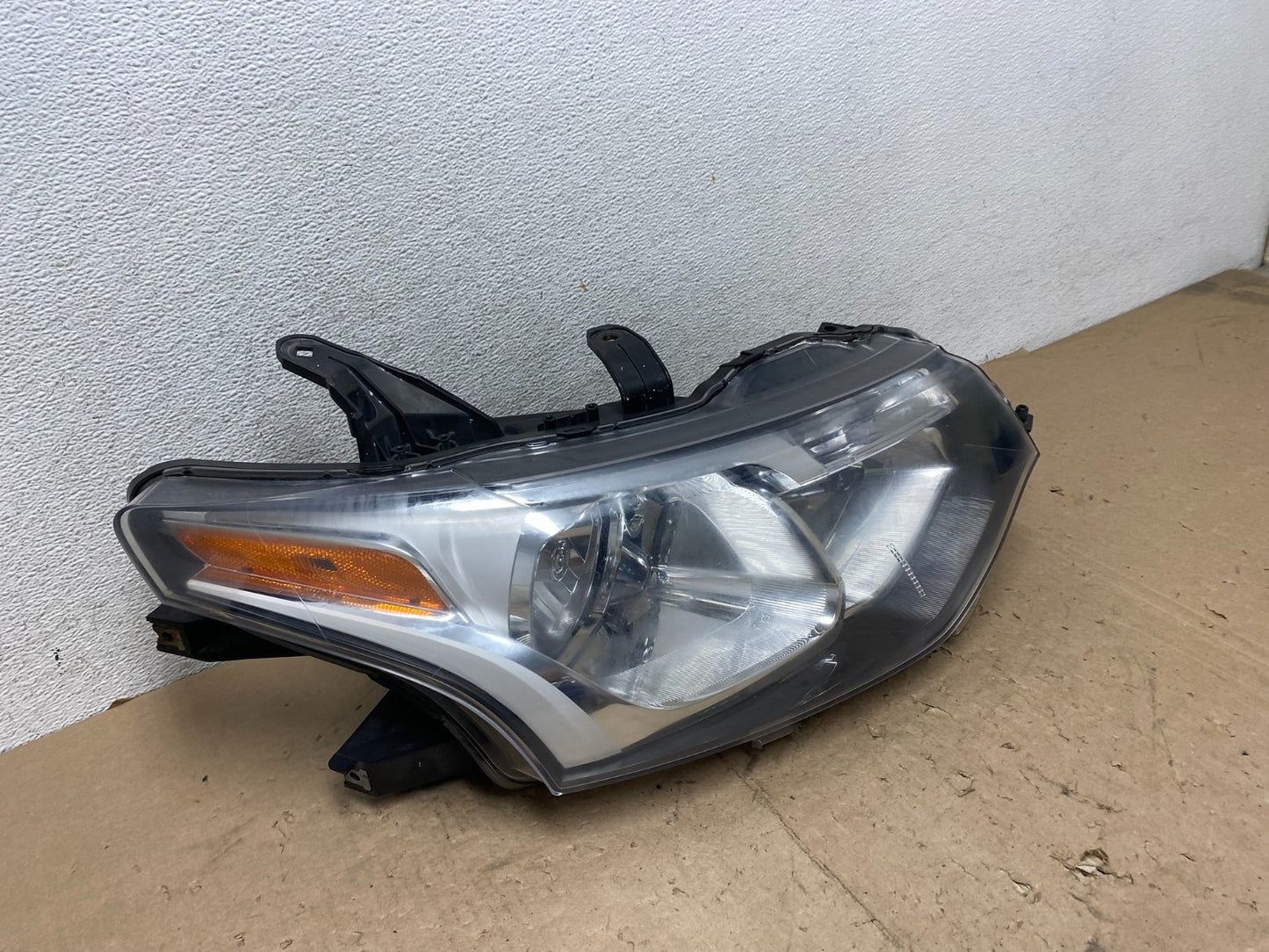 2014-2015 Mitsubishi Outlander Right Passenger Halogen Headlight AG5657 DW2