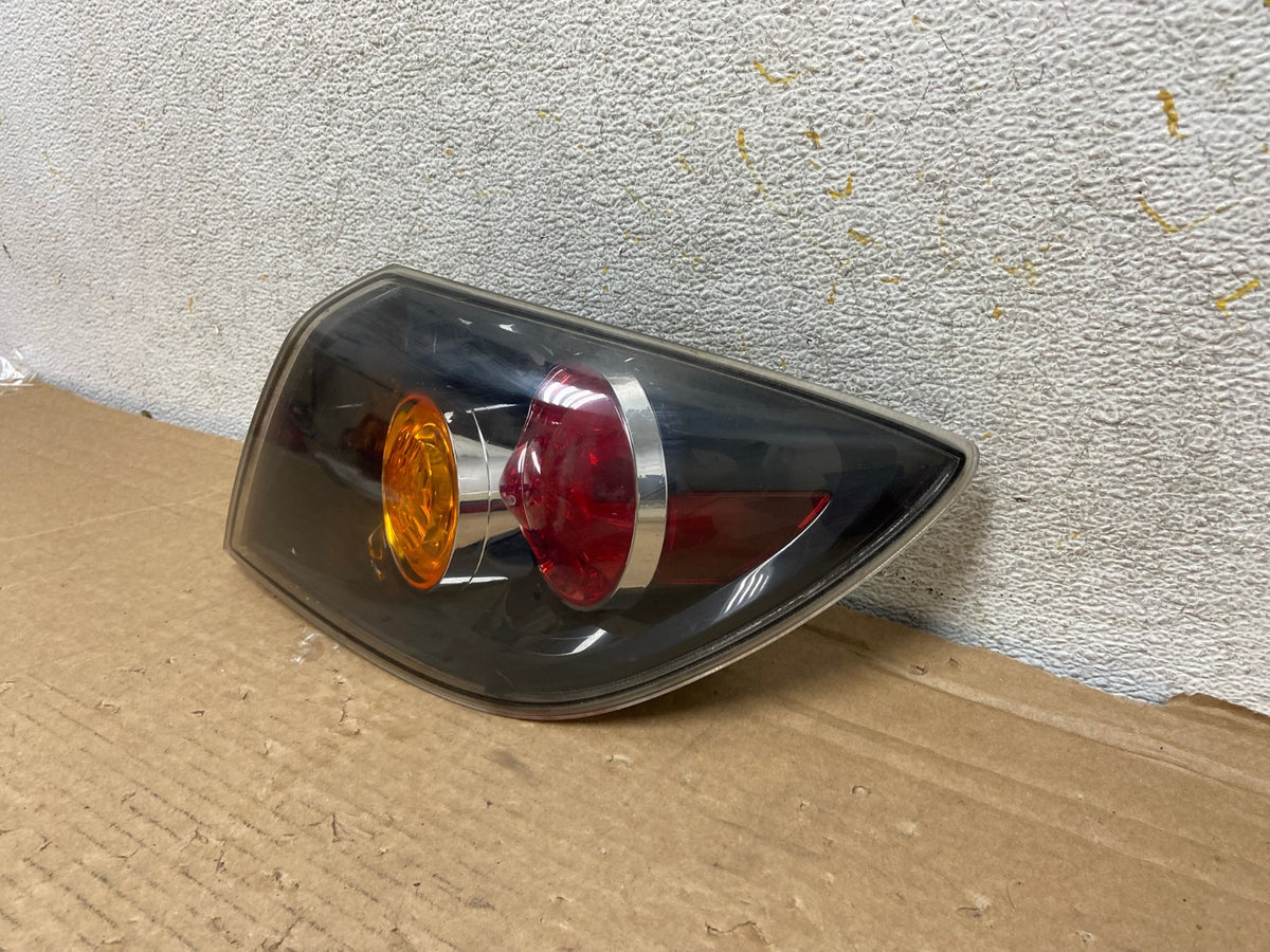 2004 2005 2006 Mazda 3 Hatchback Right Passenger Side Tail Light AH8858 LK2