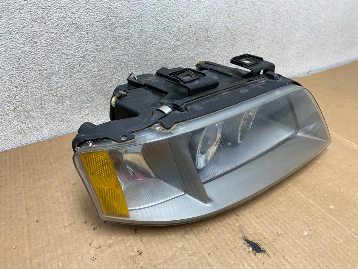 2002 to 2004 Audi A6 Right Passenger RH Side Xenon Headlight AI8811 DW2