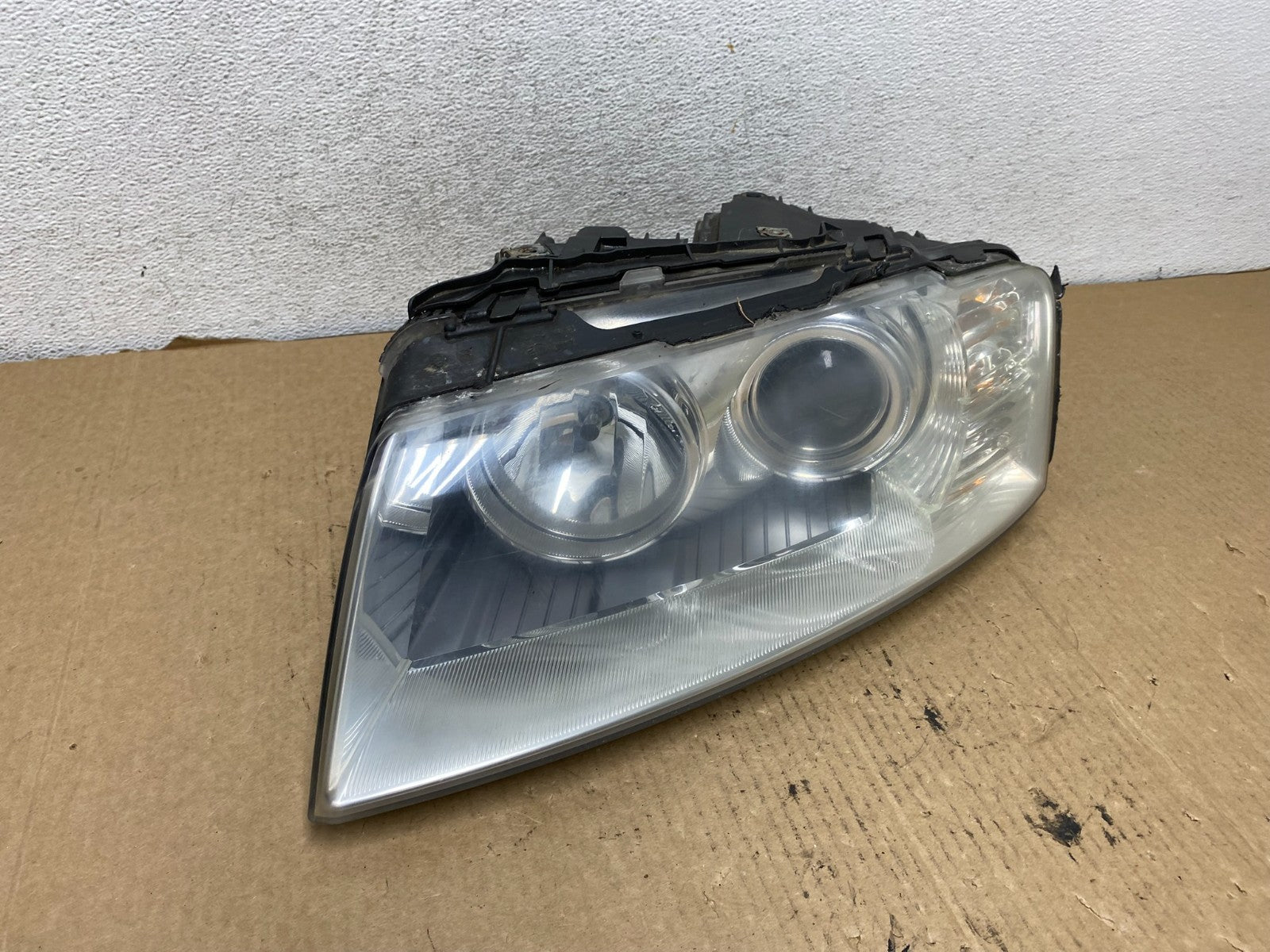2004 - 2005 Audi A8 Left Driver LH Headlight AFS Xenon HID AG2085 DW2