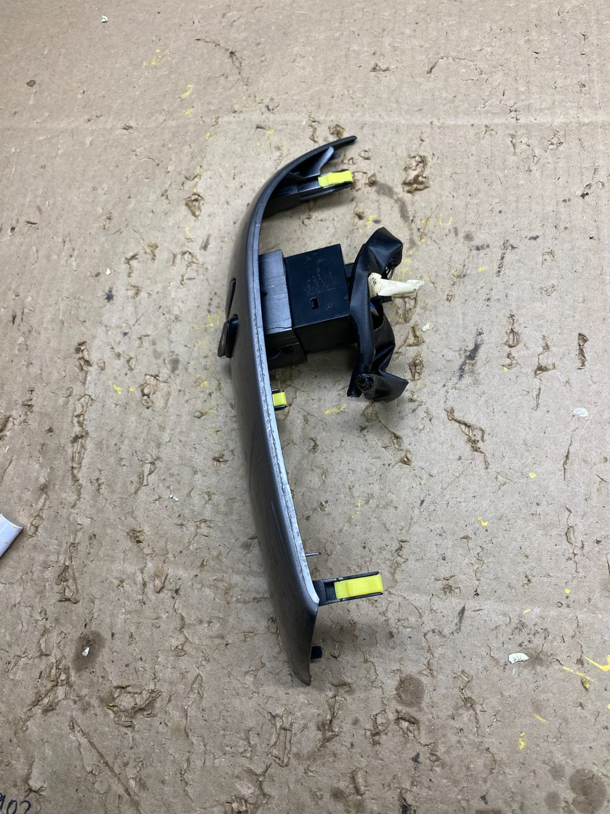 2004 to 2010 Toyota Sienna Right Side Radio Switches Bezel Trim U5514 DG3
