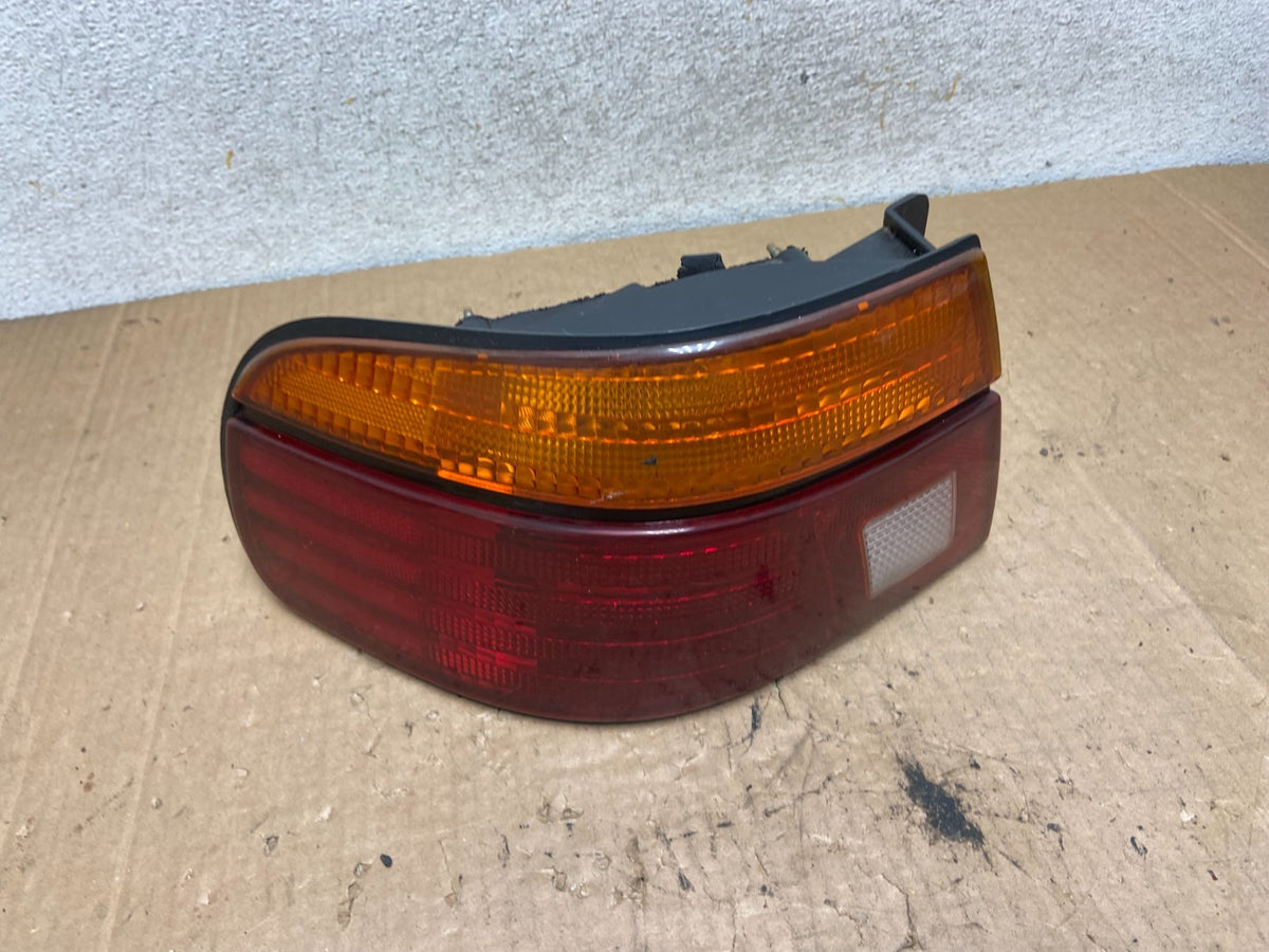 1993 - 1996 Ford Escort Left Driver LH Side Tail Light AI9159 LK0