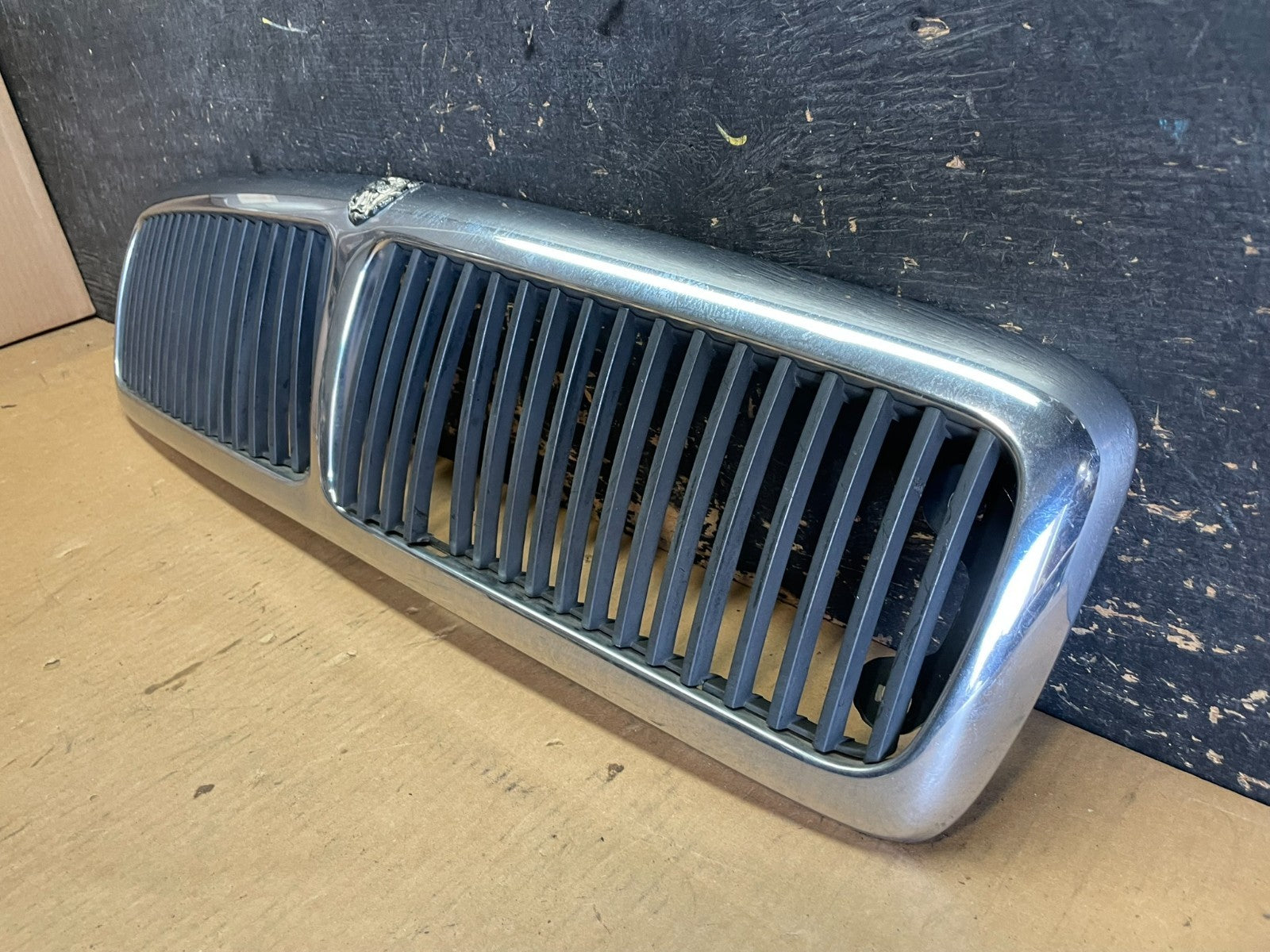 1998 to 2003 Jaguar XJ8 Front Upper Grill Grille OEM AA2257 DG2