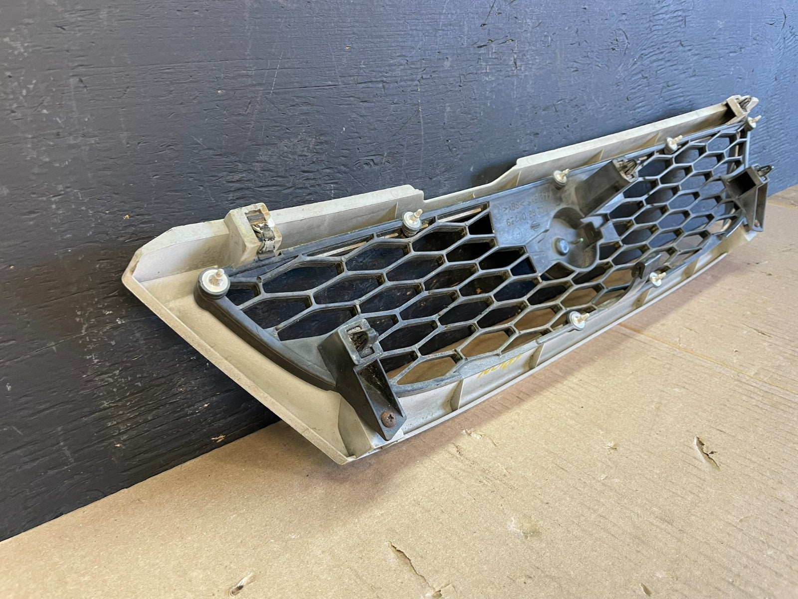 1998 to 1999 Nissan Sentra Front Grille Grill 623108B725 AB78678