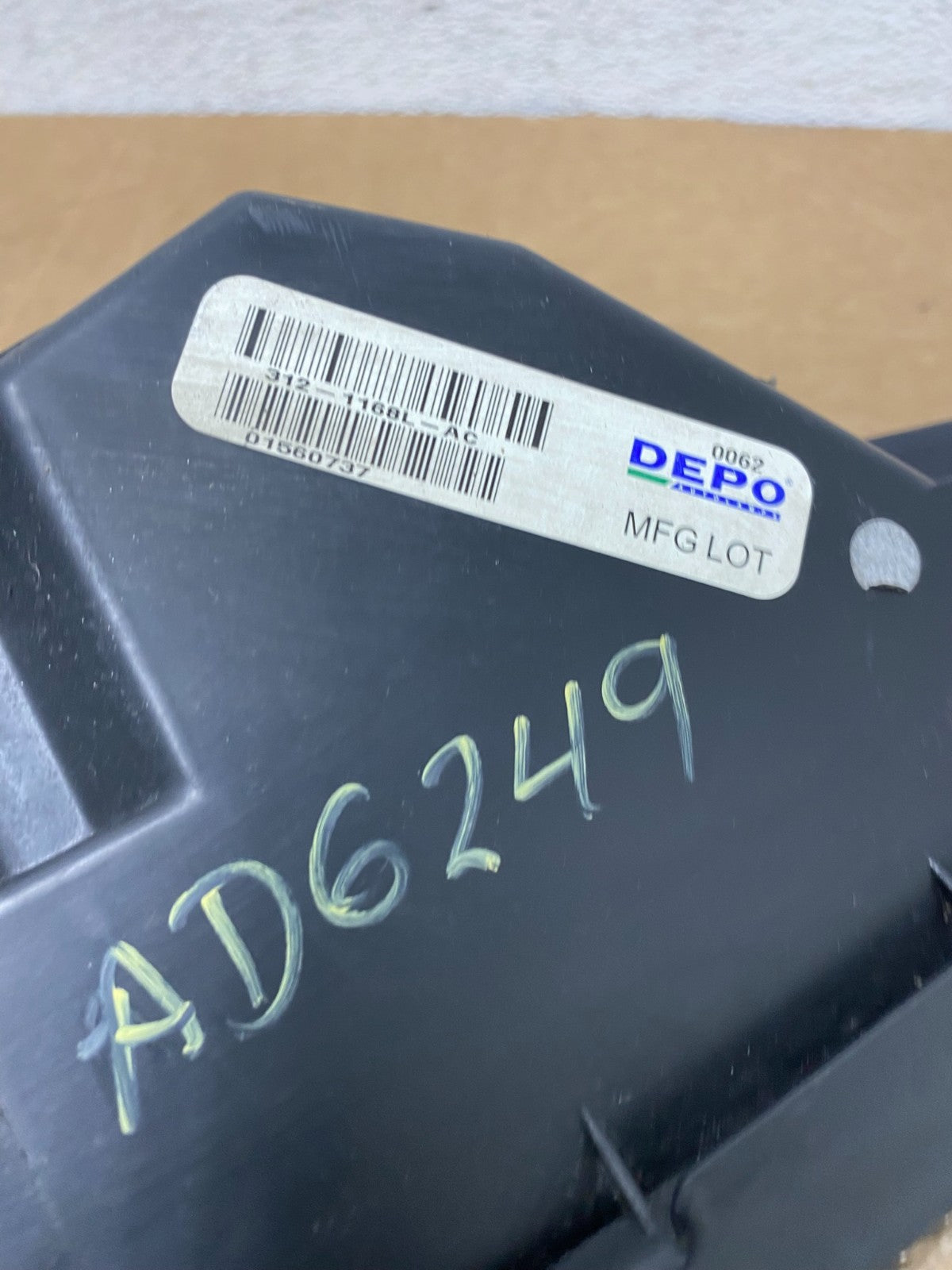 2004-2005 Toyota Sienna Left Driver LH Side Halogen Headlight DEPO AD6249 DW10