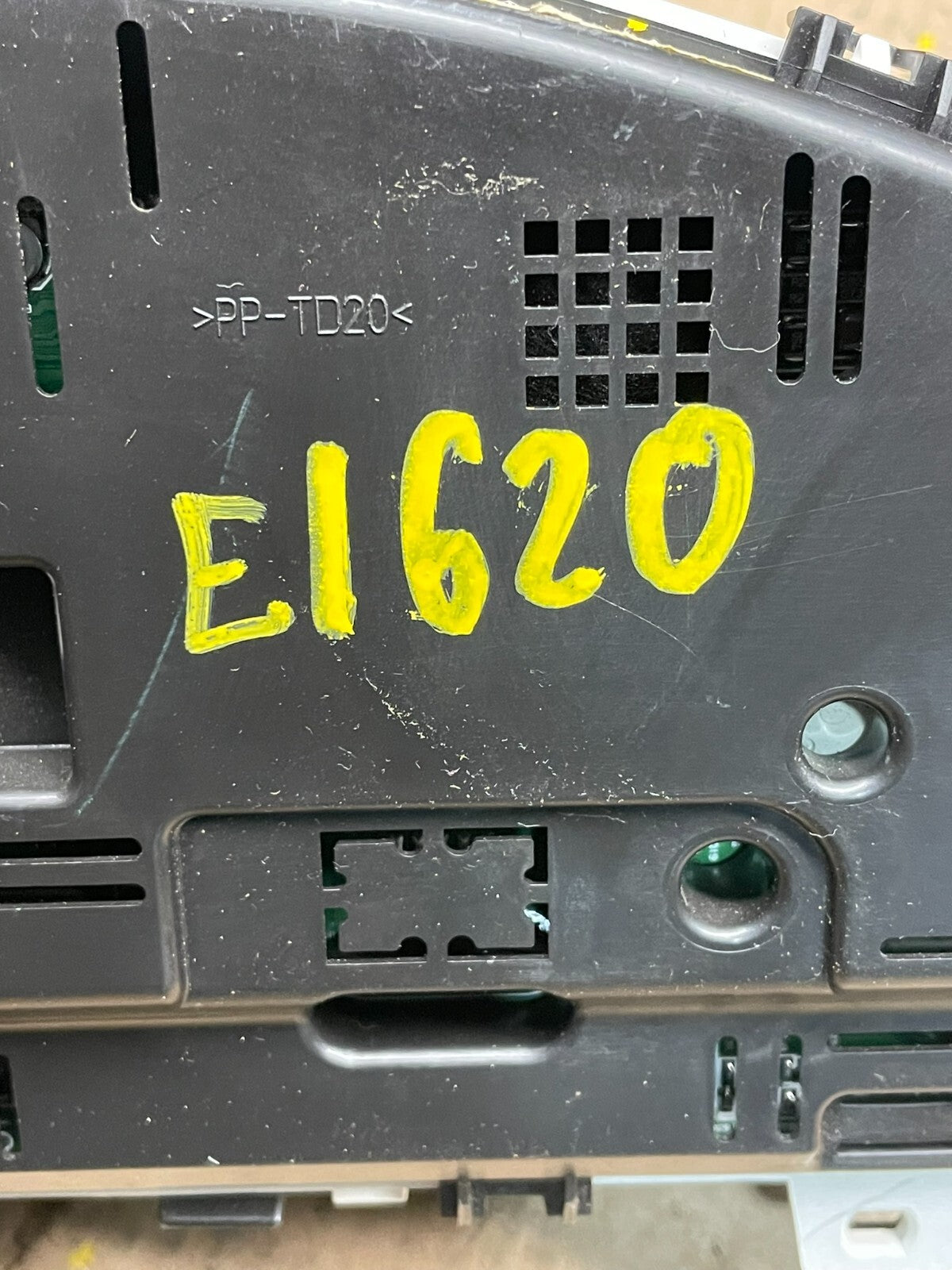 2011 2012 Lincoln MKZ Speedometer Cluster Gauge OEM E1620 DG110