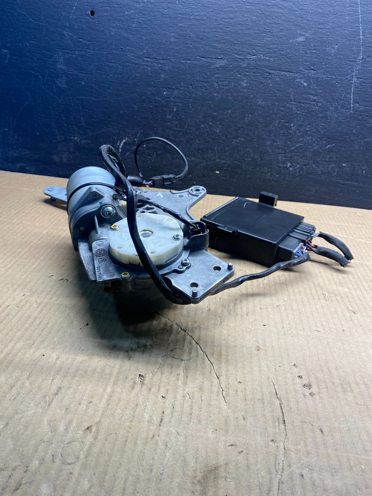 2009-2012 GMC Acadia Power Motor Liftgate Tailgate Control Module AD4910 DG2