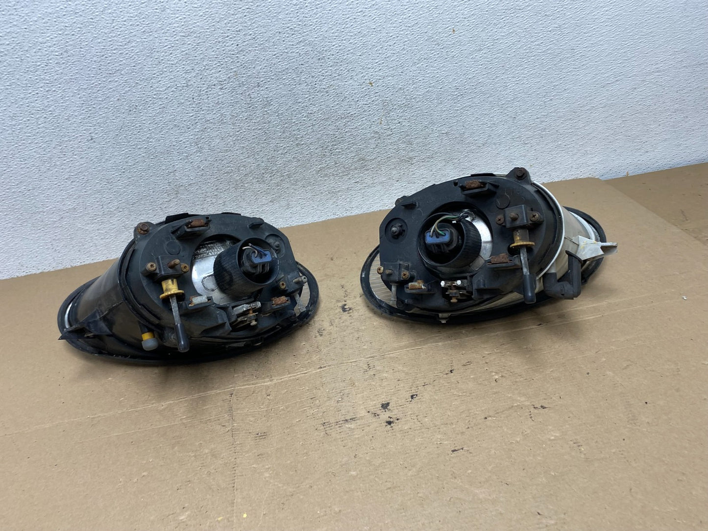 1996 to 1999 Ford Taurus Left+Right Side Headlights AF451910