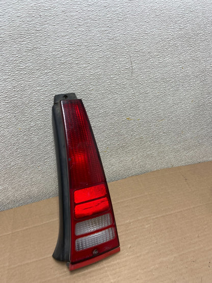 1986 - 1991 Ford Taurus Wagon Right Passenger RH Side Tail Light AA8674 LK2