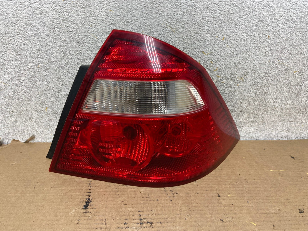 2005 2006 2007 Ford Five Hundred Right Passenger RH Tail Light AH4159 LK0
