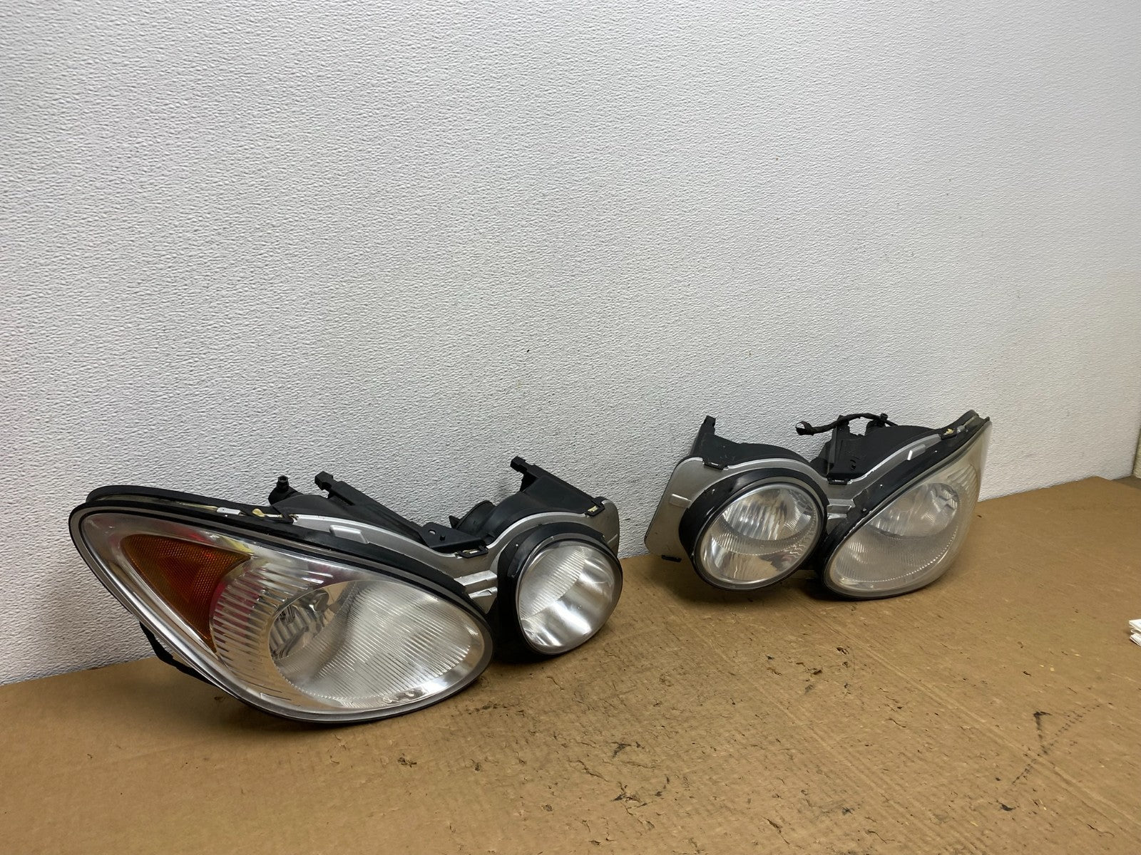2005 to 2008 Buick Lacrosse Allure Headlights Left+Right Halogen AC8288 DW2