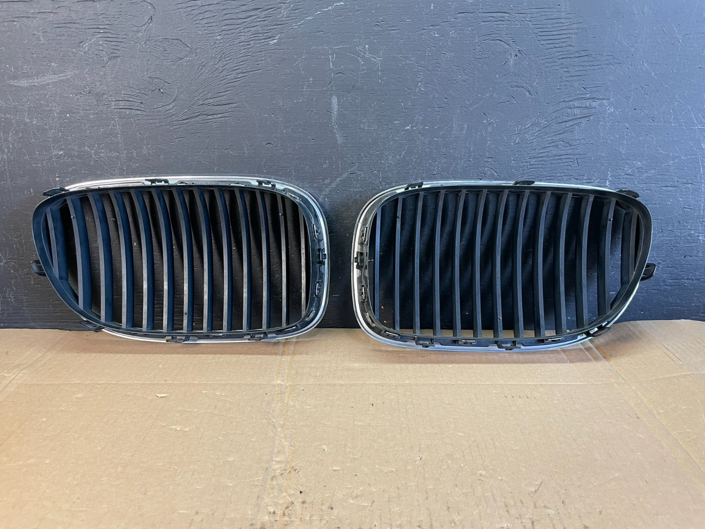 2008 to 2013 BMW E92 E93 325i 328i 335i Front Grille Left+Right AC54253