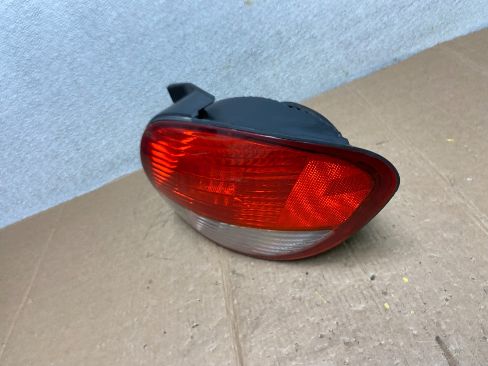 2000-2002 Hyundai Tiburon Right Passenger Rh Side Tail Light Oem AA1553 GD1