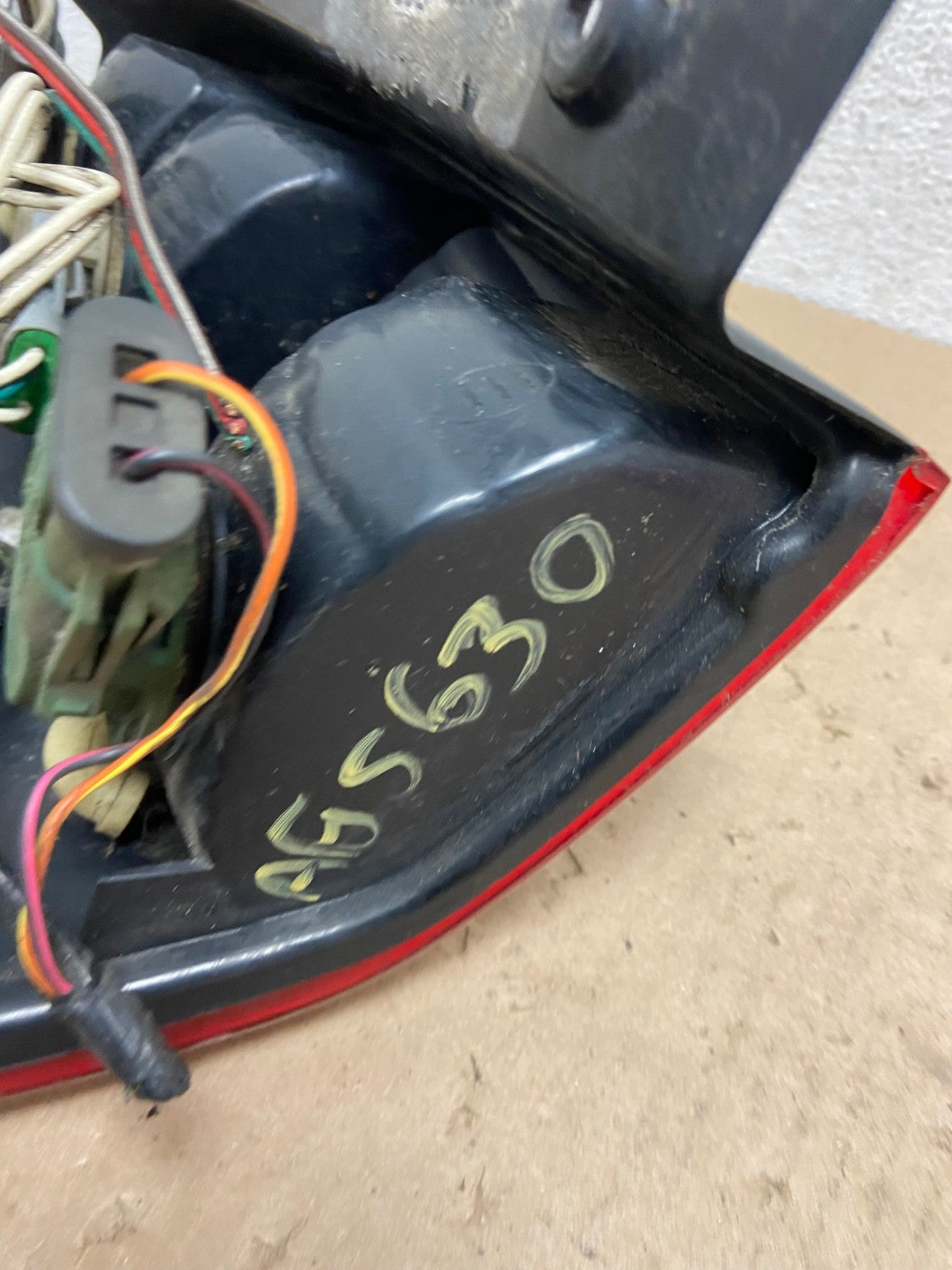 2001 to 2007 Ford Escape Right Passenger RH Side Tail Light AG5630 LK6