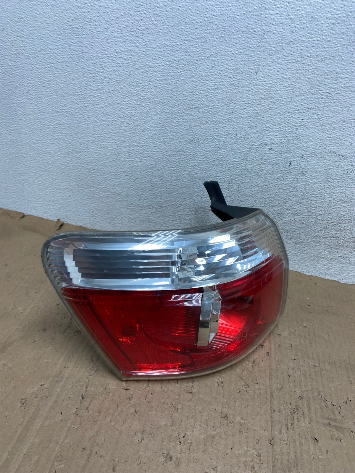 2007 to 2012 GMC Acadia Tail Light Left Driver Lh Side AE9334 LK2