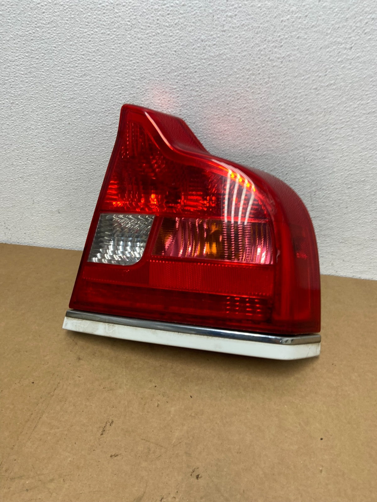 2004 - 2006 Volvo S80 Right Passenger RH Side Tail Light AC1721 DG0