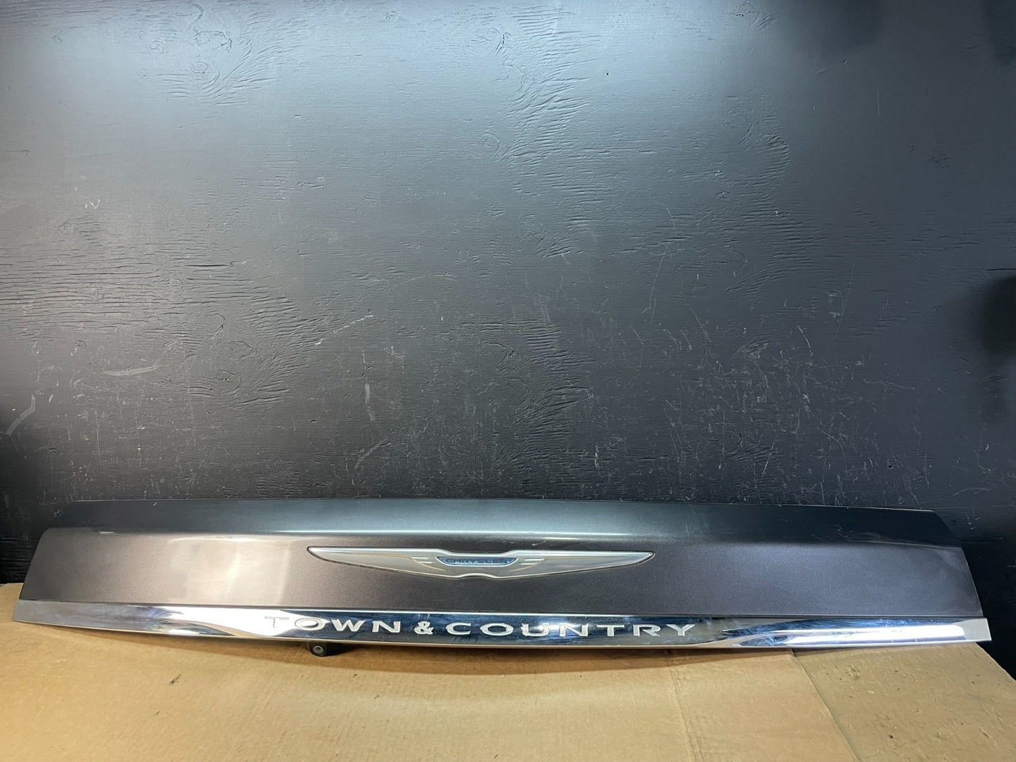 2011 to 2016 Chrysler Town & Country Tailgate Trim w/ Camera Panel ac5053 DG0