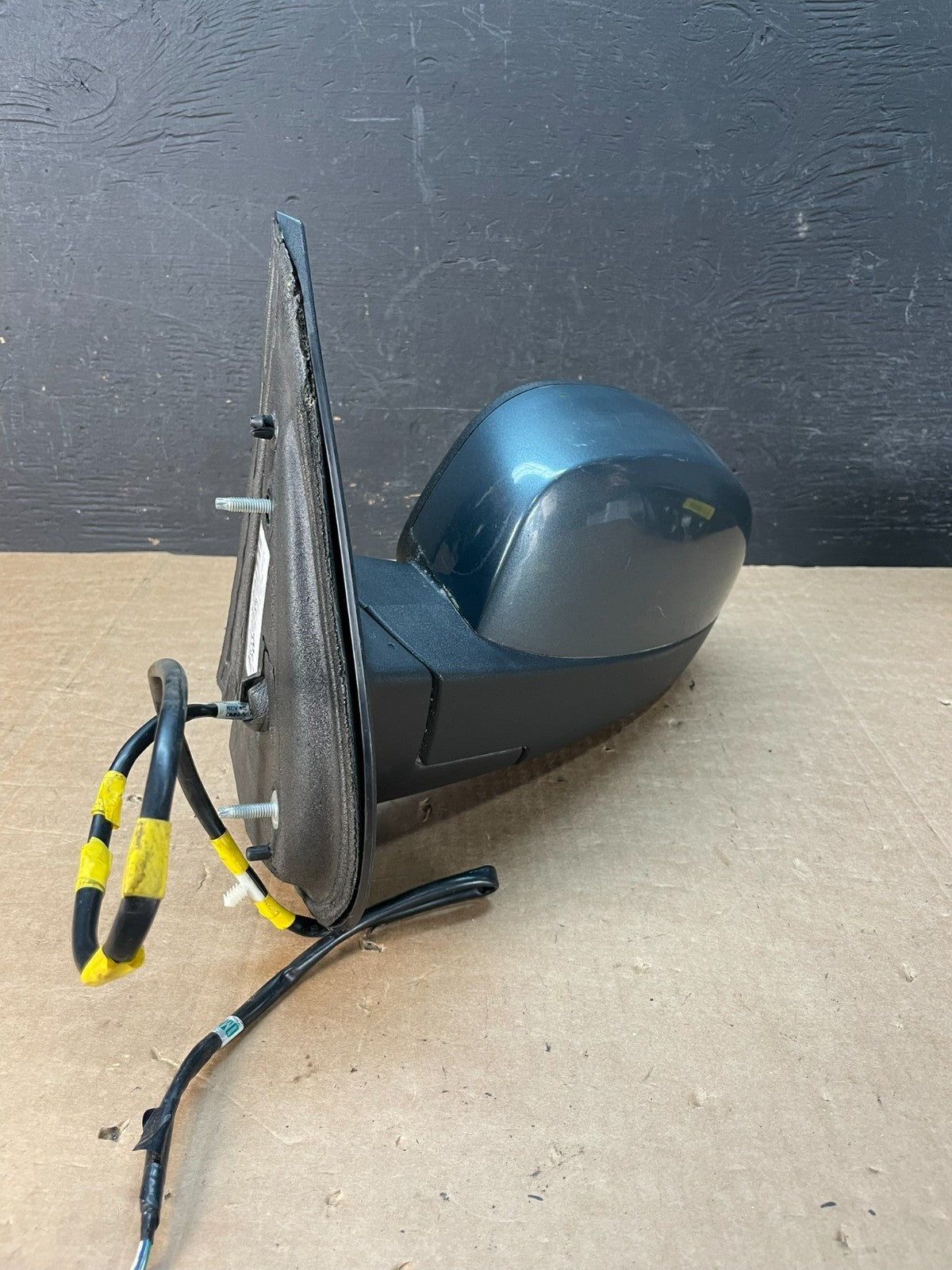 2007 to 2013 Chevrolet Tahoe Silverado Suburban Left Driver Mirror AE8483 DW1