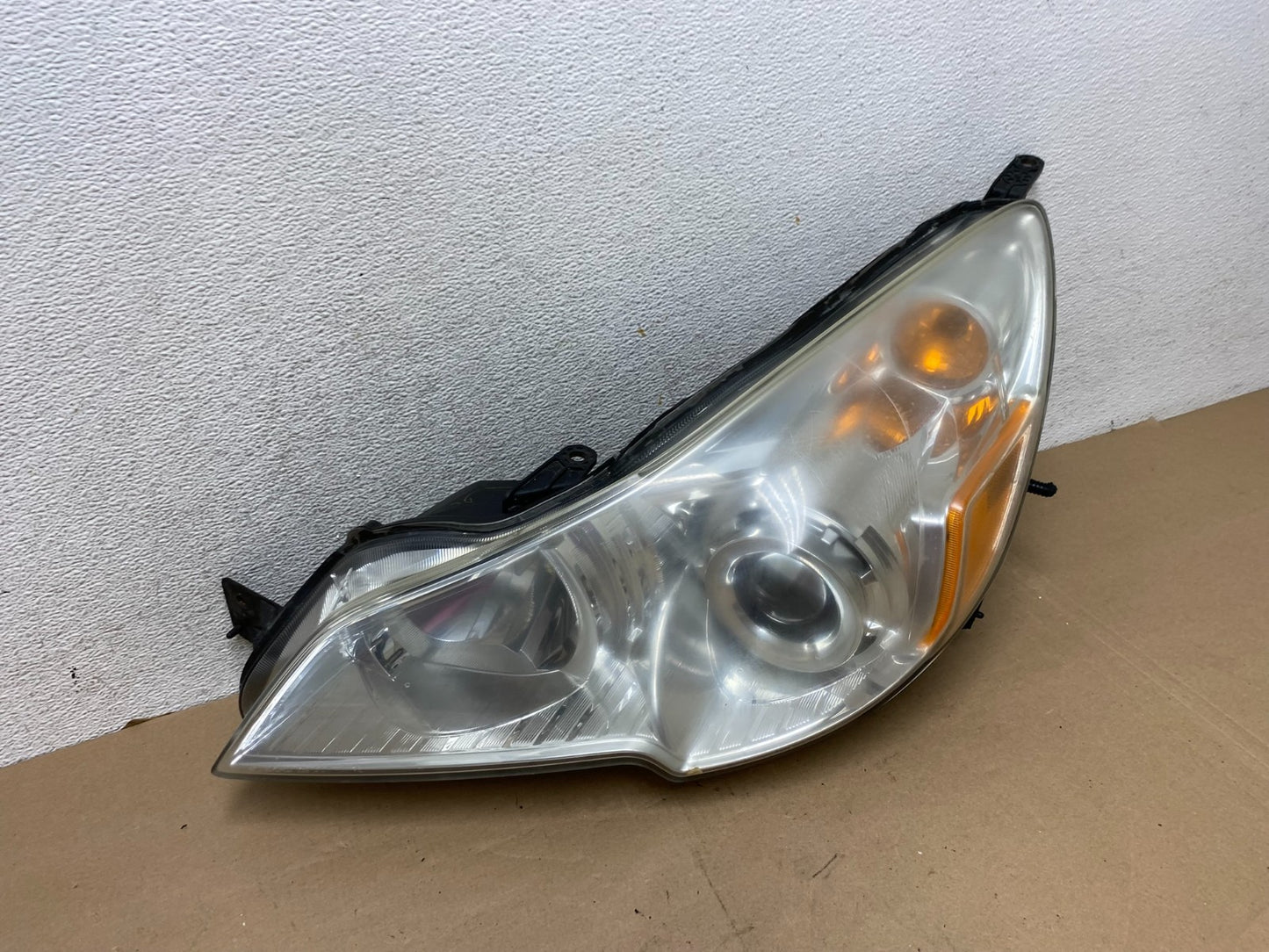 2010 2011 2012 Subaru Legacy Outback Left Driver Halogen Headlight AG4533 DW2