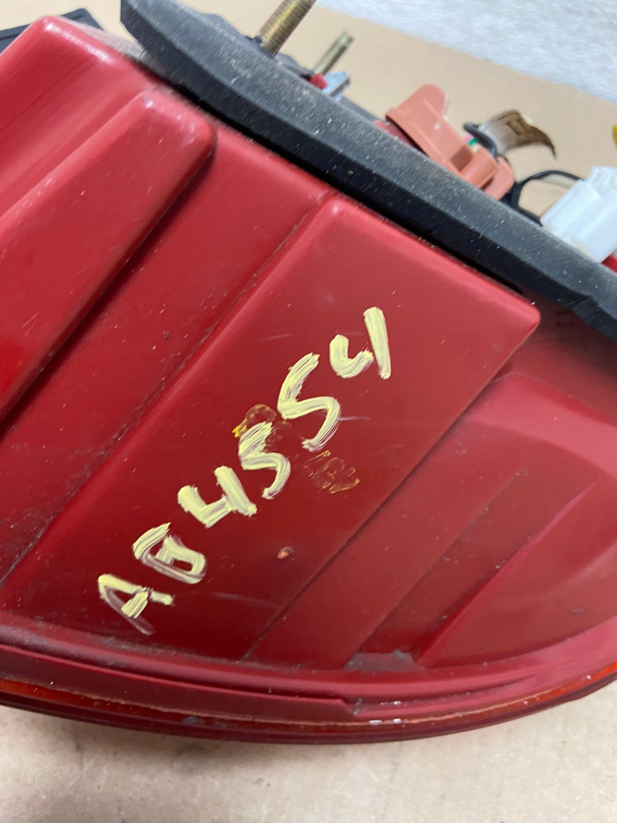 2004 to 2006 Hyundai Elantra Hatchback Left Driver Side Tail Light AG4554 LK6