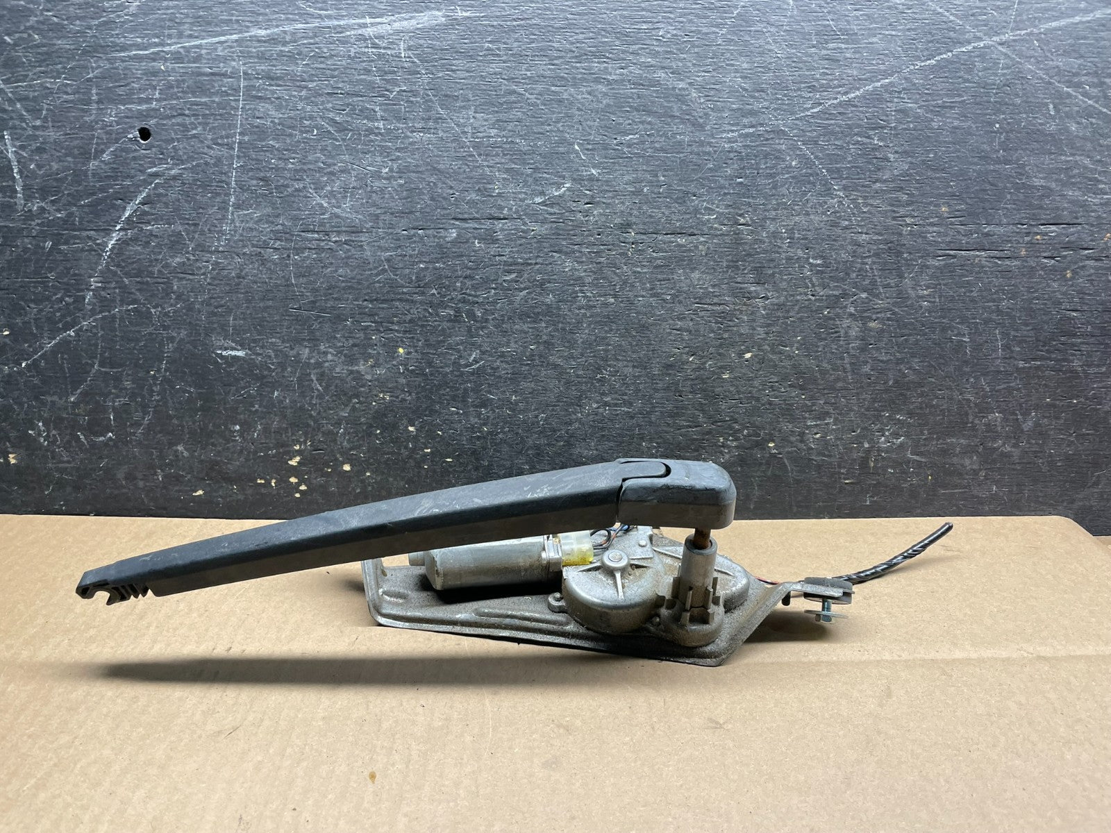 2007 to 2015 Mazda CX-9 CX9 Windshield Rear Wiper Motor v9054 DG3