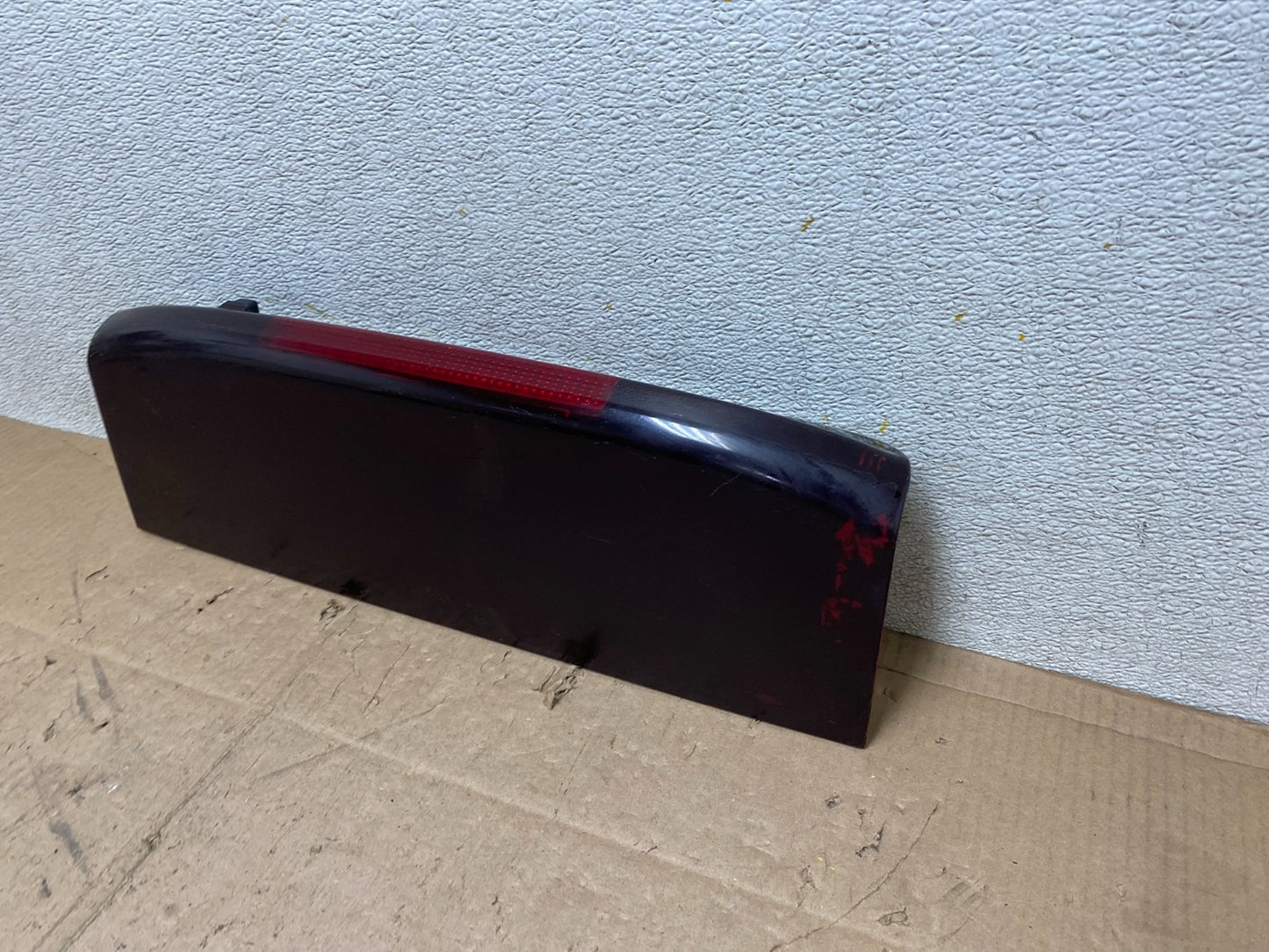 2005 to 2016 Land Rover Third Brake 3rd Rear Light OEM R7754 DG1