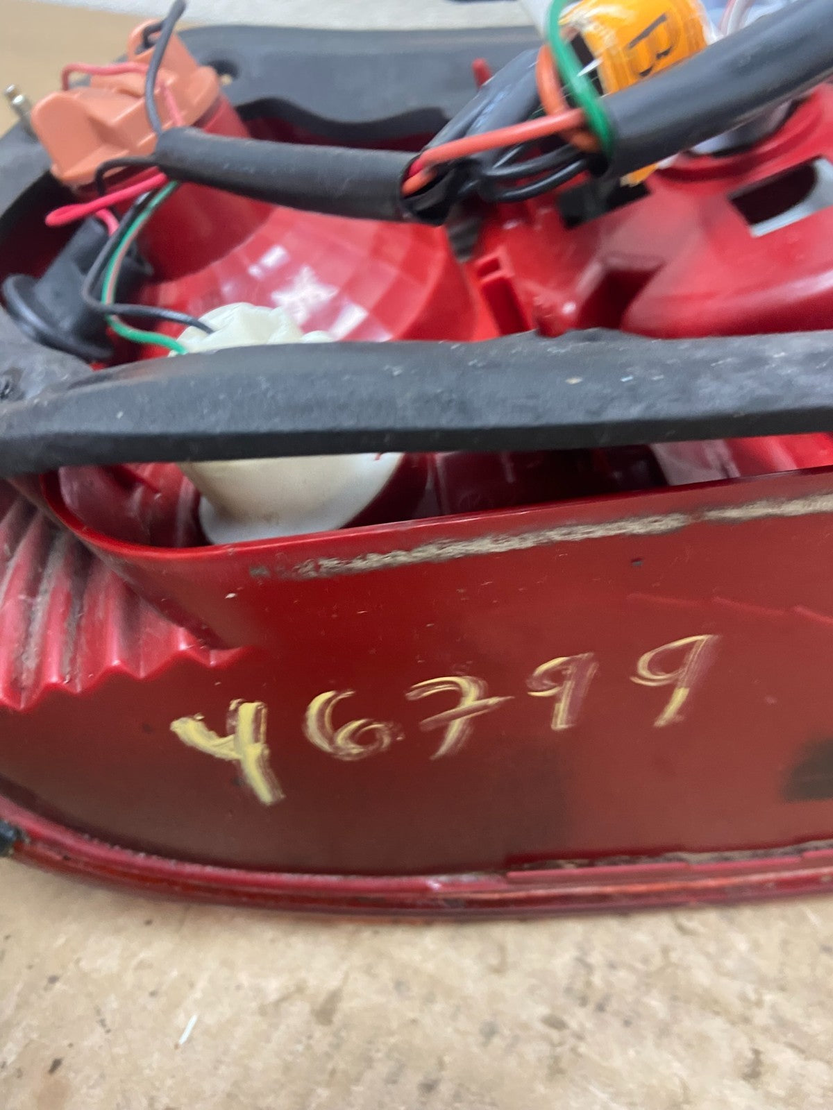 2002 - 2005 Hyundai Sonata Right Passenger RH Side Tail Light OEM Y6799 DW7