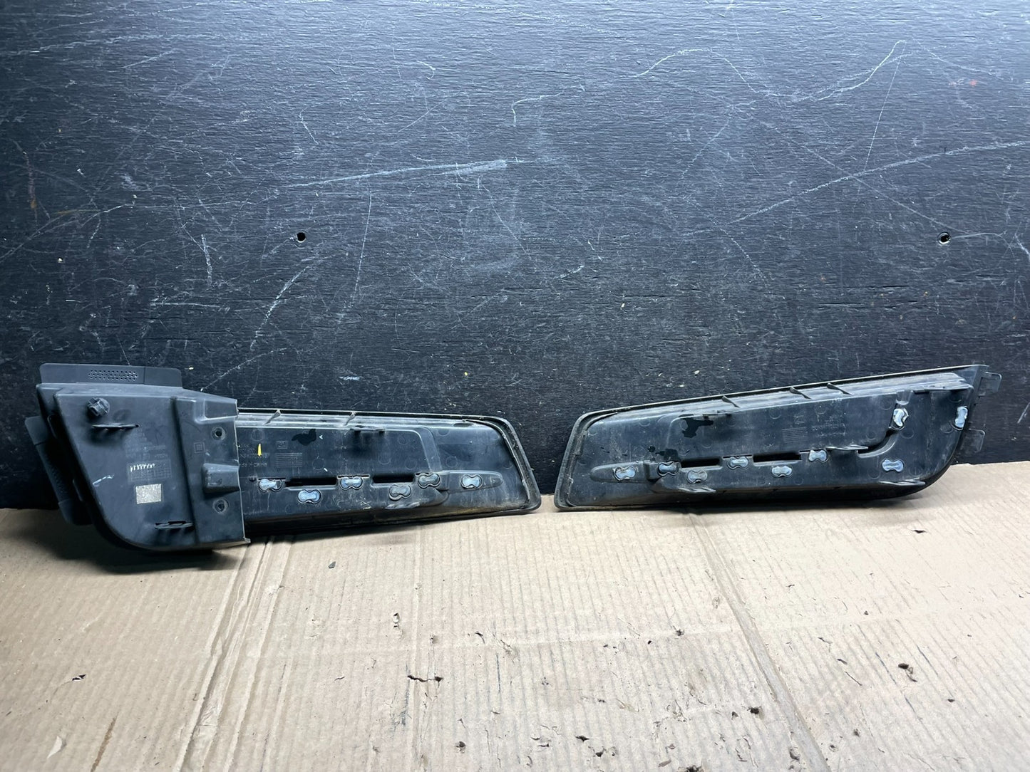 2013 to 2017 Cadillac XTS Front Left+Right Fog Light Cover Trim Oem X4515 DG4