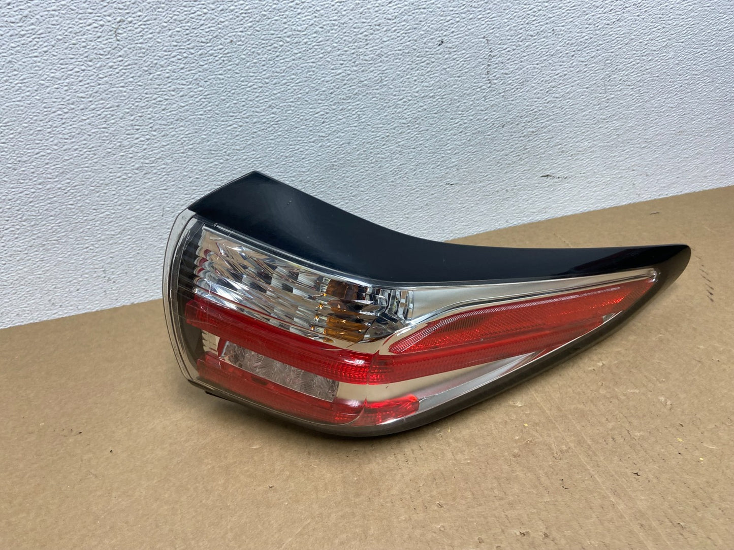 2015 to 2018 Nissan Murano Right Passenger RH Side Tail Light Oem AC1102 DW0