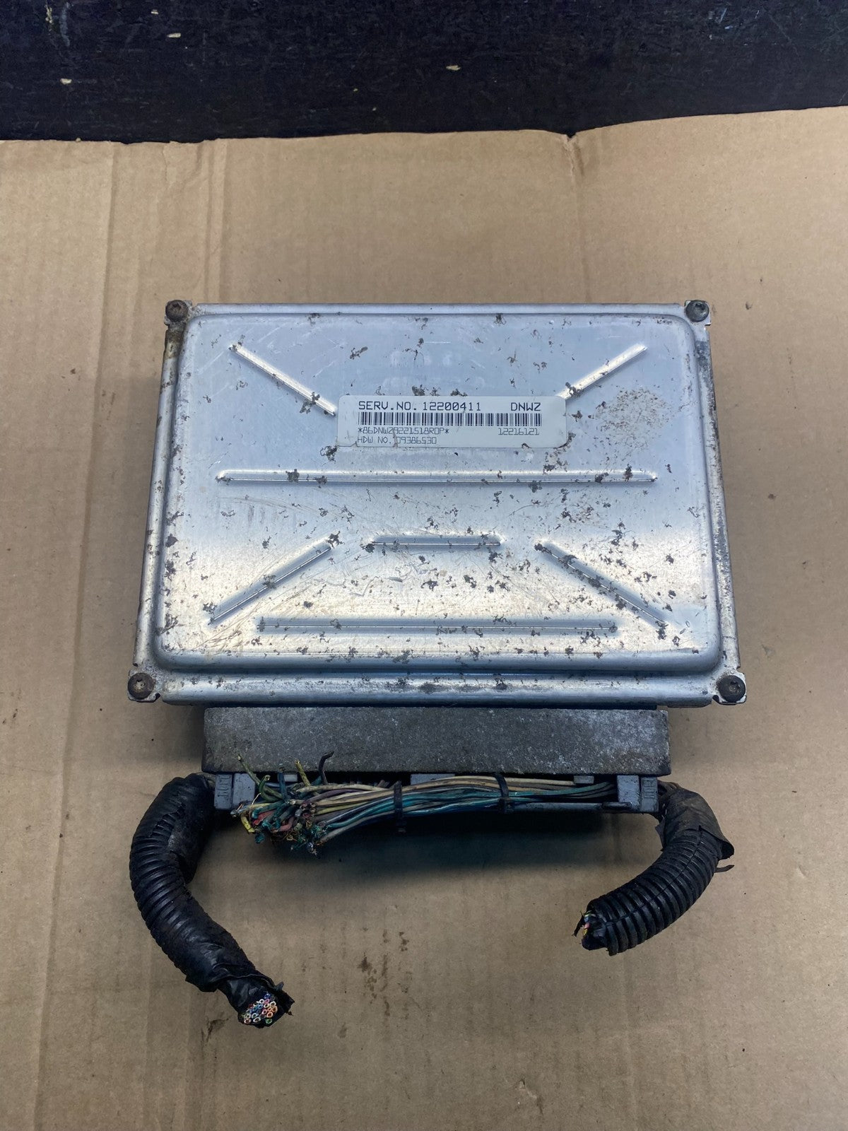 2001-2002 Silverado Tahoe Engine Computer Module 12200411 ECM ECU AE2188 DW0