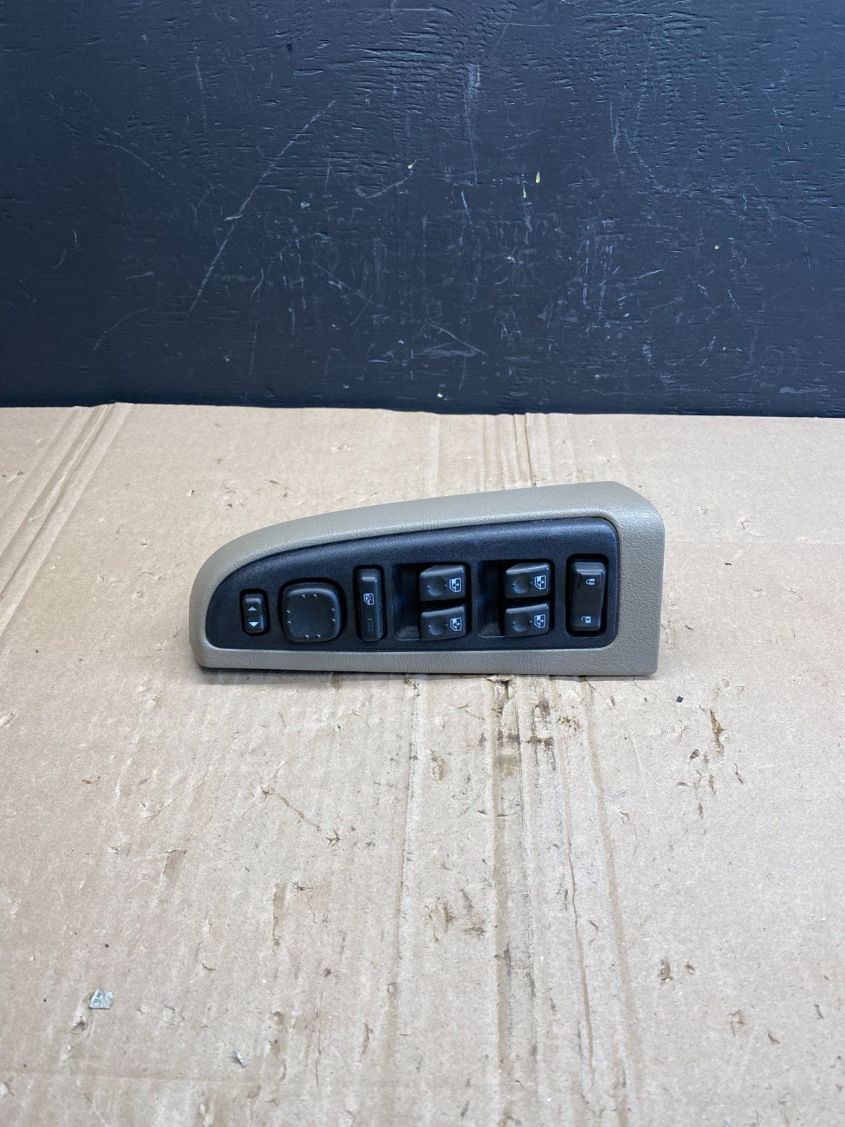 2003 to 2006 Suburban Tahoe Yukon Front Left Driver Window Switch Oem ab8952 DG0