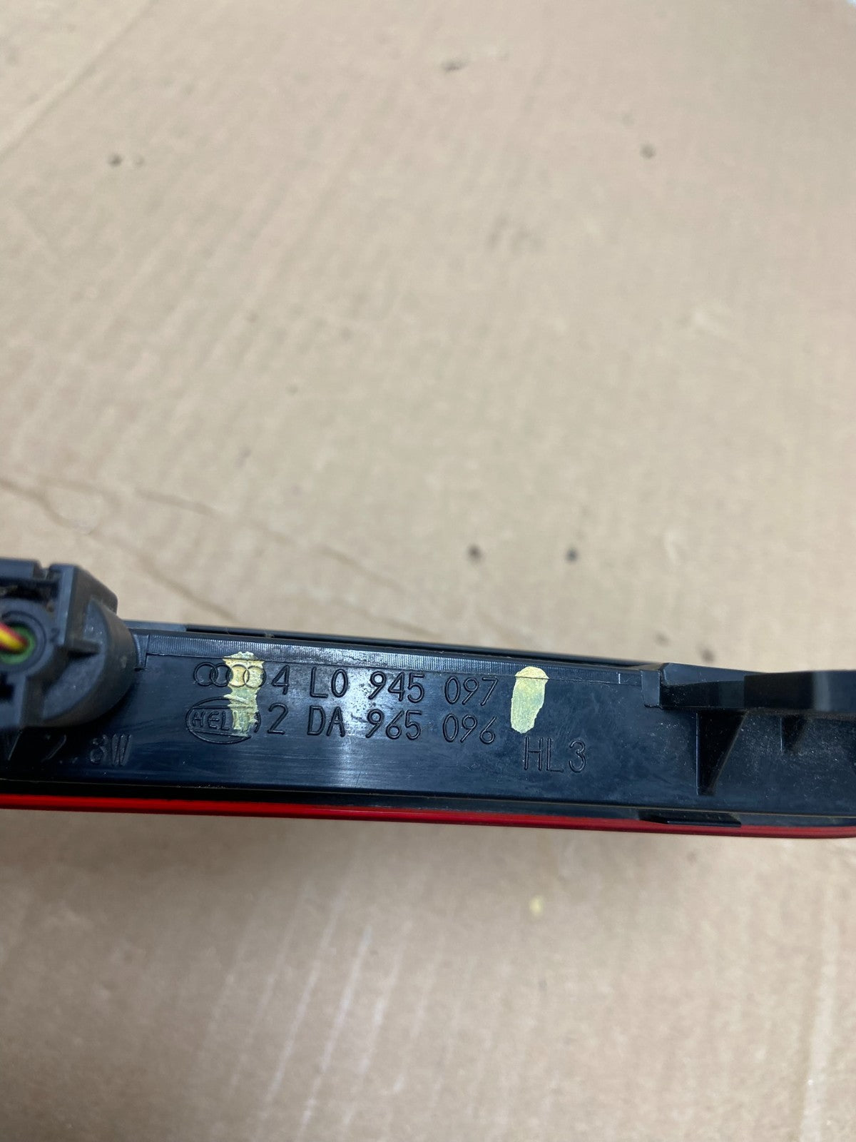 2007 to 2009 AUDI Q7 Rear Tailgate Spoiler W/ 3RD Third Brake Light OE ai1172 DG7