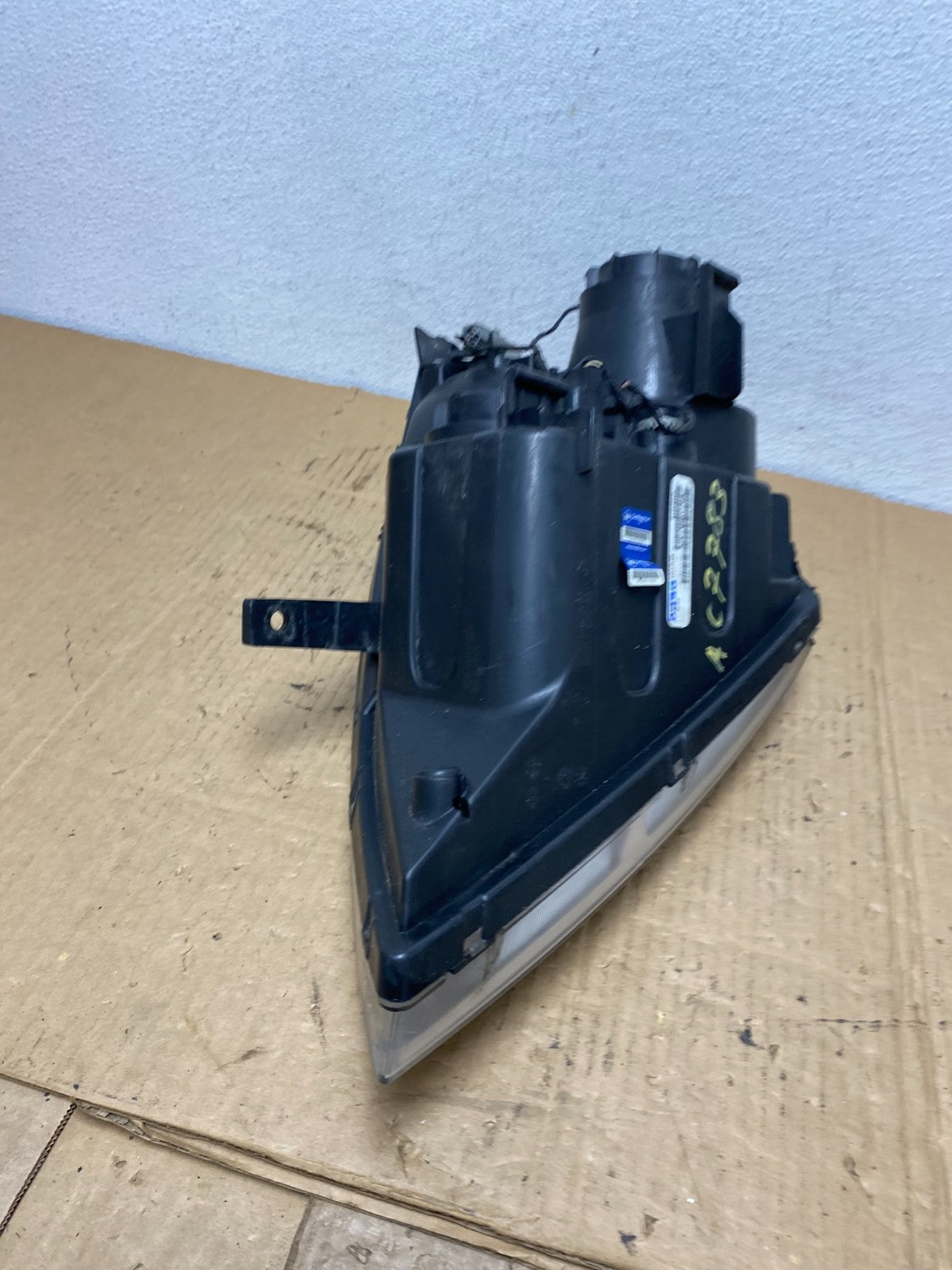 2008-2012 Kia Sedona Right Passenger RH Side Headlight Halogen DEPO AC7783 DW9