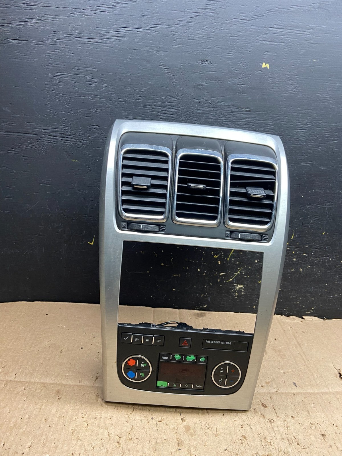 2007 - 2012 GMC Acadia A/C Heater Climate Control Radio Panel Bezel OEM Y8087 DG0