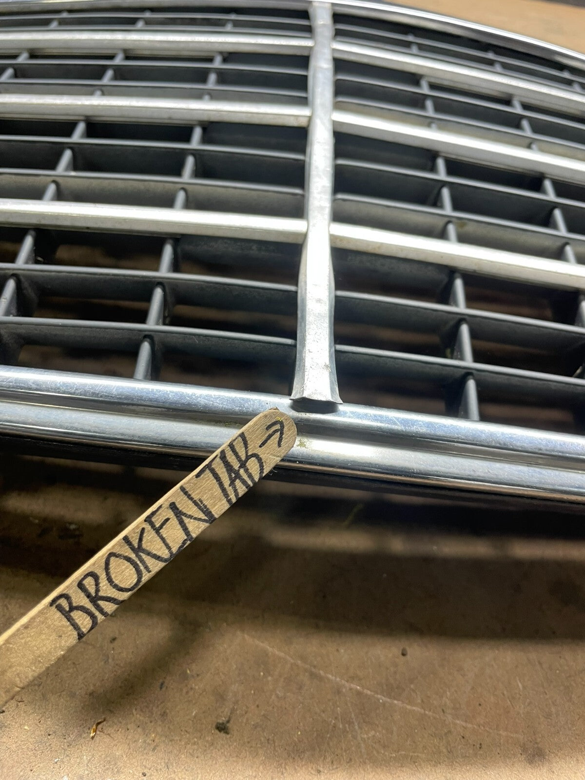 1994 to 1998 Mercedes-Benz W140 S600 S500 S320 Front Upper Grille OEM m51773