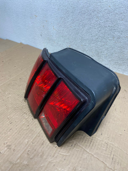 1999 - 2004 Ford Mustang Left Driver Lh Side Tail Light AI1374 LK1