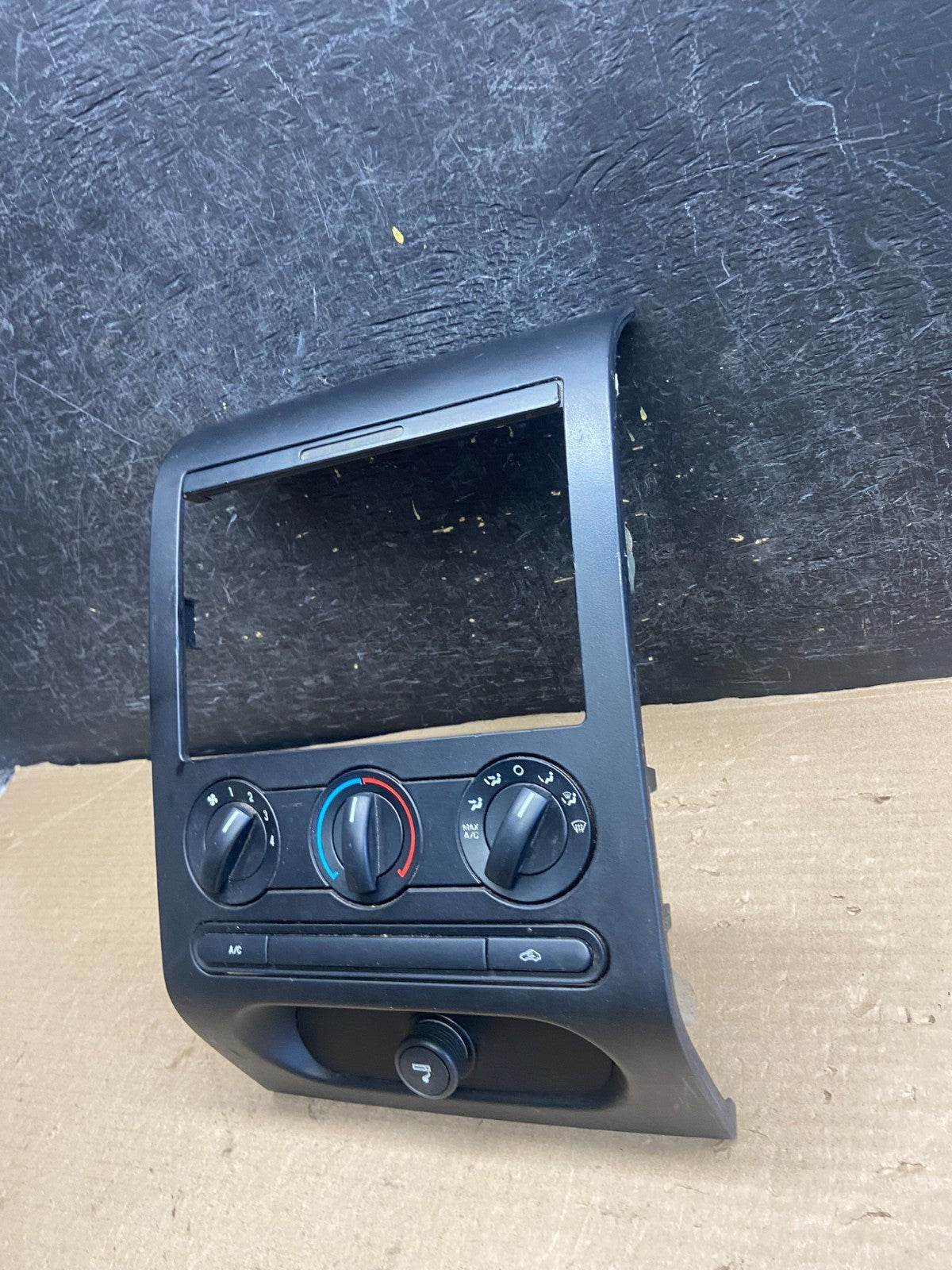 2004 to 2008 Ford F150 Radio Climate Dash Bezel Surround Black ah5355 DG1