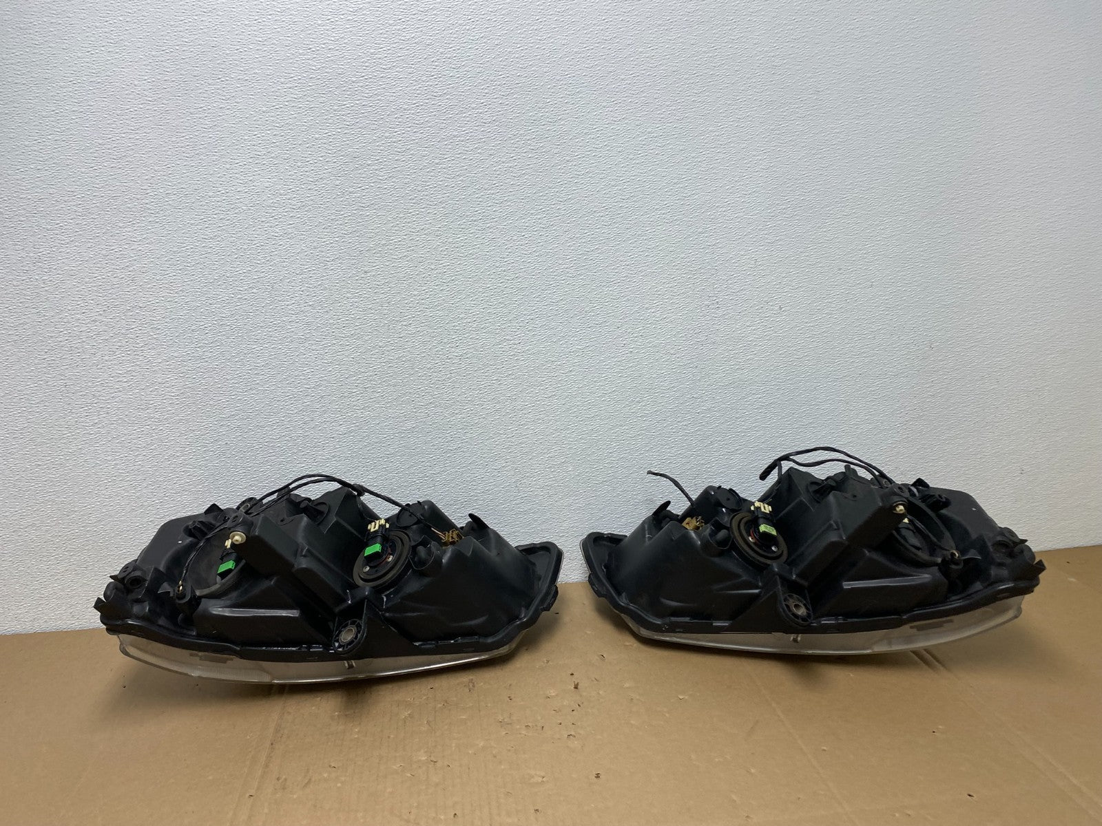 2008 to 2016 Chrysler Town and Country Left+Right Side Headlights AB6841 DW9