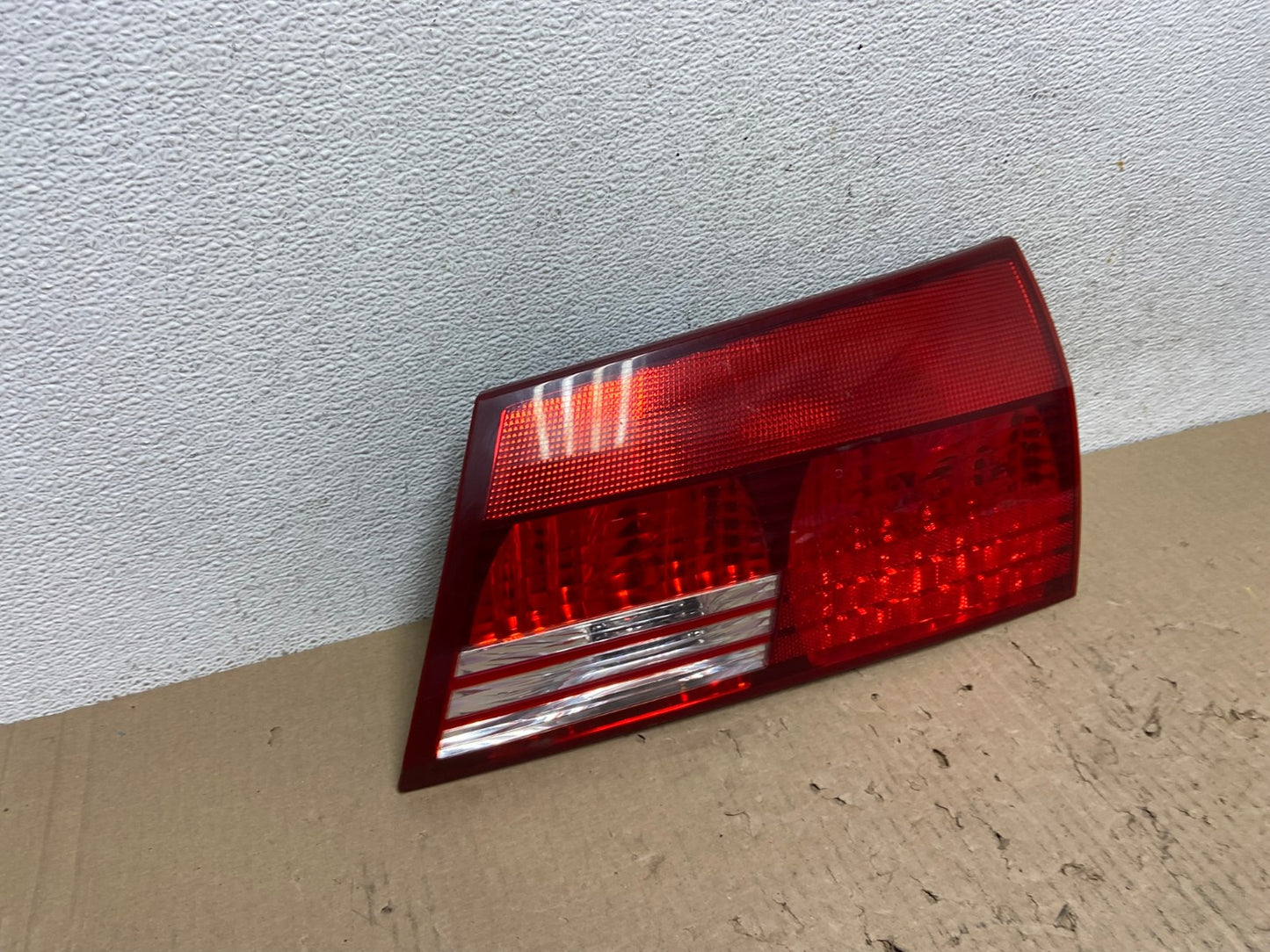 2004-2005 Toyota Sienna Right Passenger RH Side Inner Tail Light AF2850 LK2