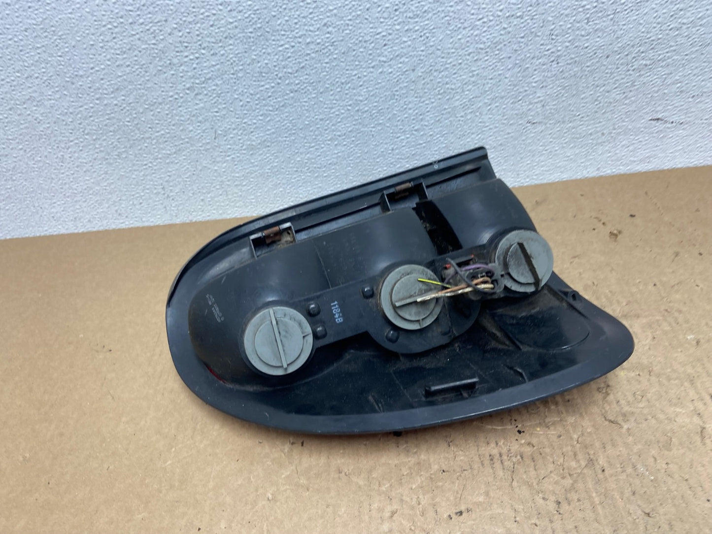 1998 to 2003 Dodge Durango Tail Light Right Passenger RH Side AA8670 DW5