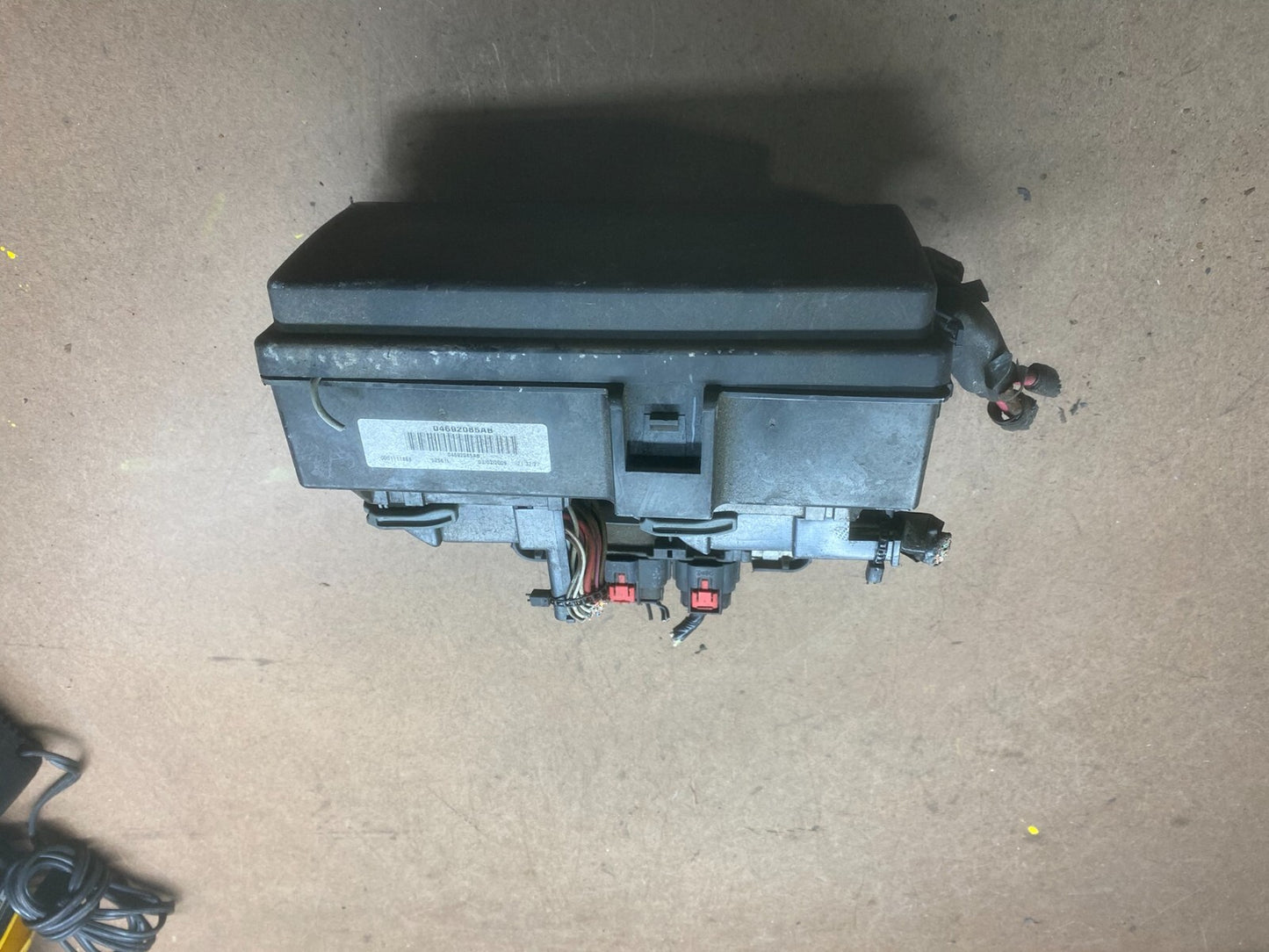 2006 Jeep Grand Cherokee Integrated Power Fuse Box BCM Body Module  H4065 Oem DG1
