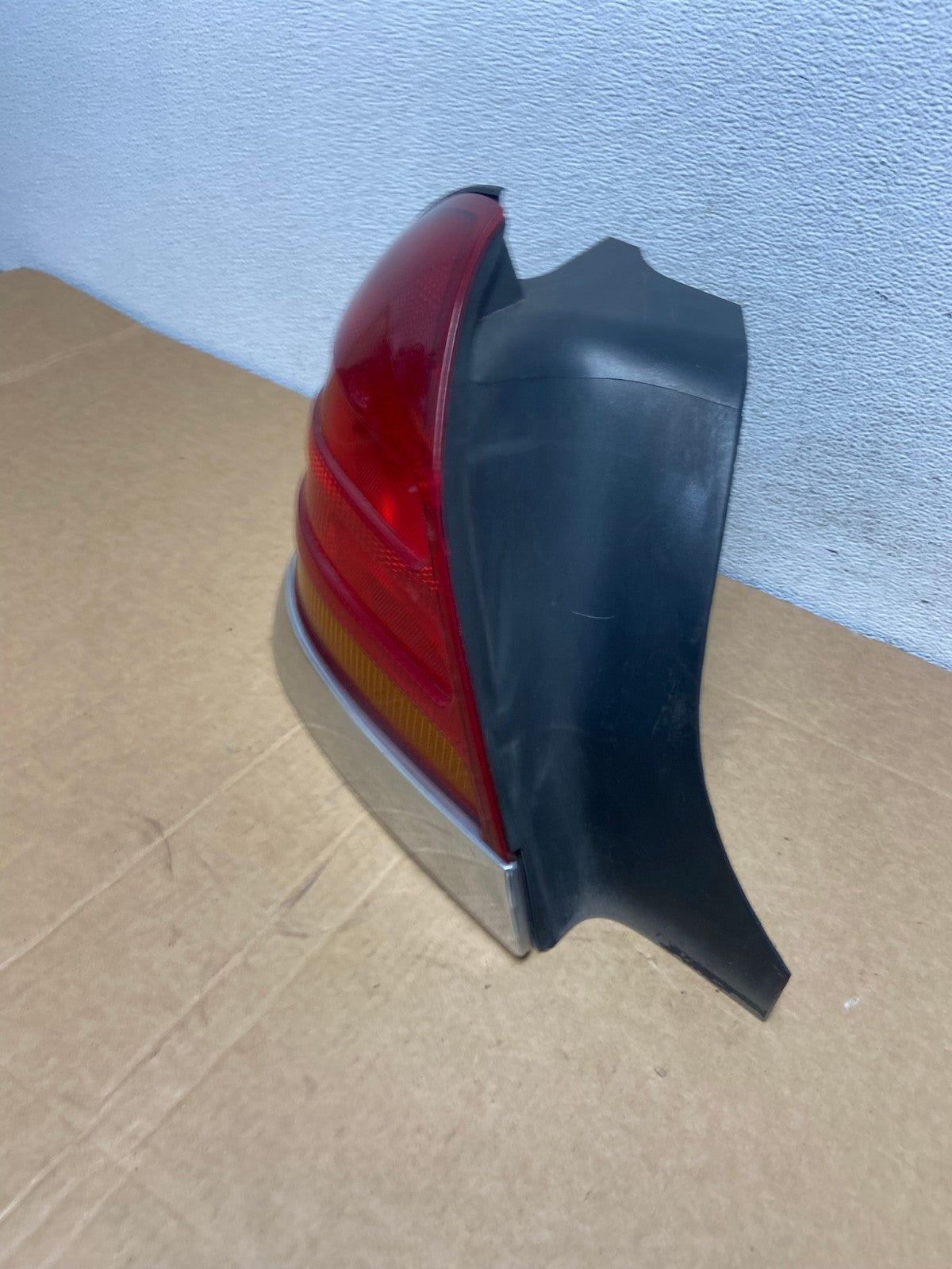 1998-2003 Ford Crown Victoria Left Driver Lh Side Tail Light AD5397 LK1