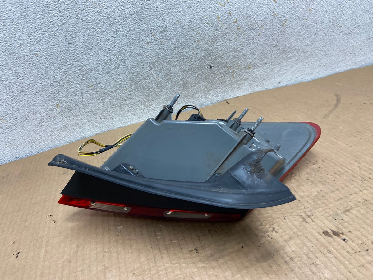 2013-2019 Ford Taurus LED Right Passenger RH Side Tail Light AI7832 LK4